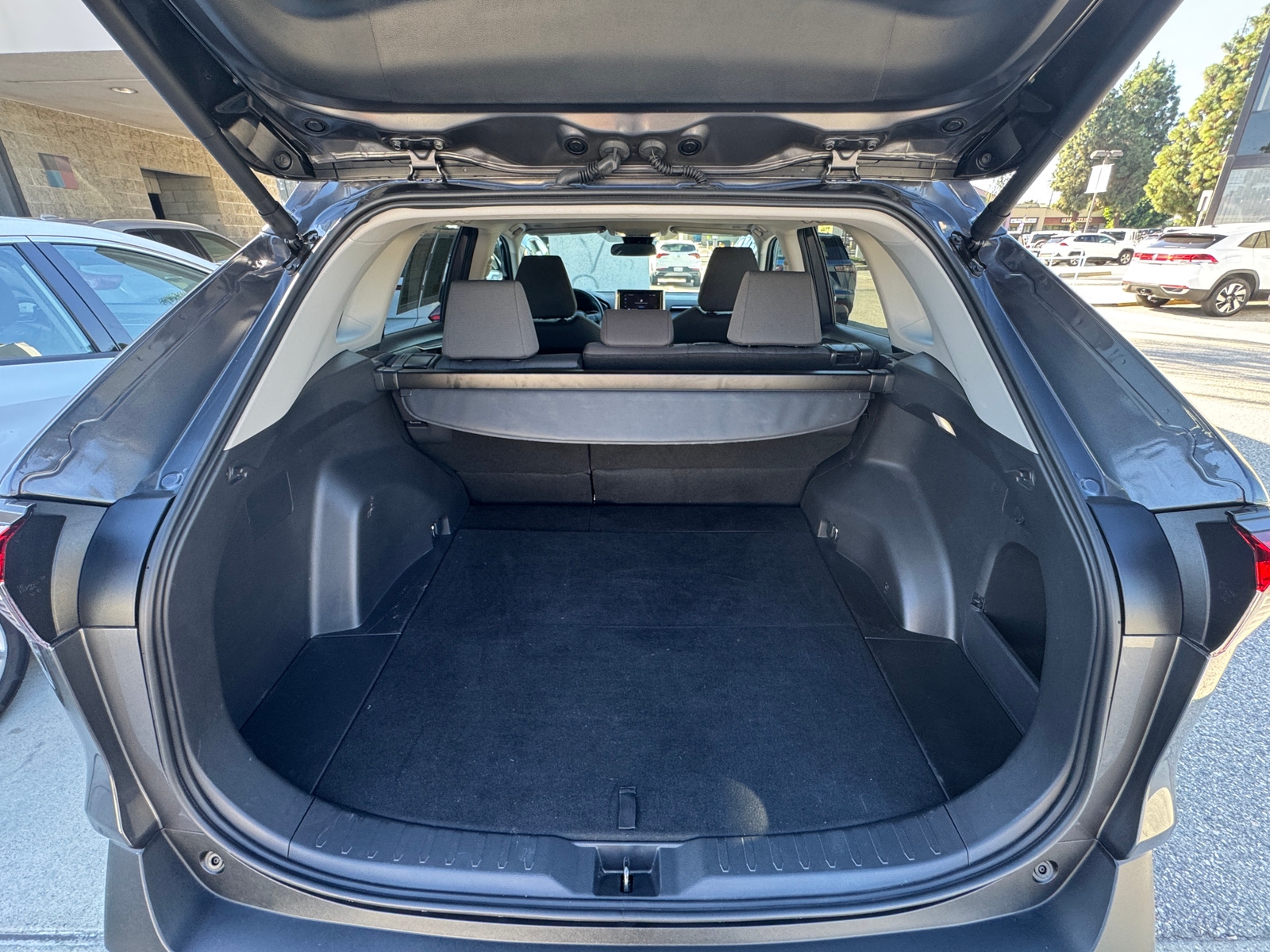 Thumbnail: 2025 Toyota RAV4 - 6