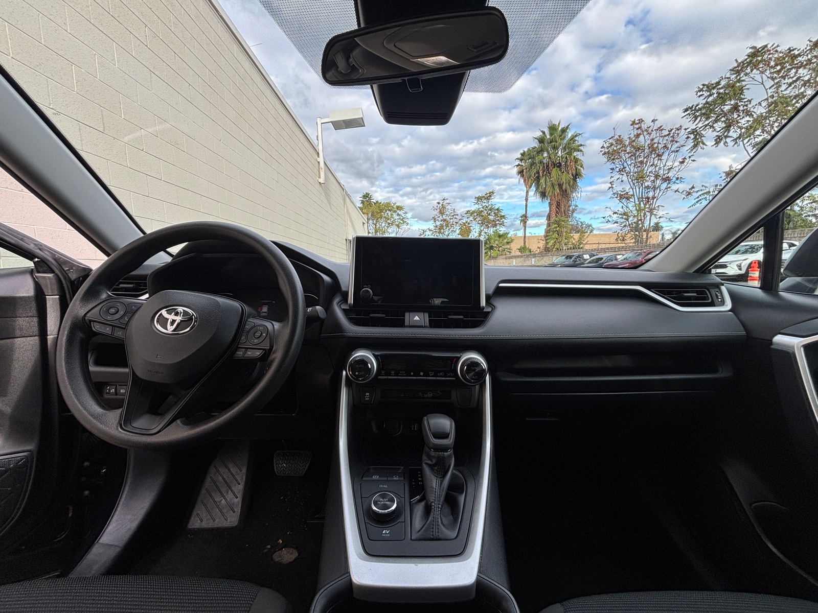 Thumbnail: 2025 Toyota RAV4 - 3