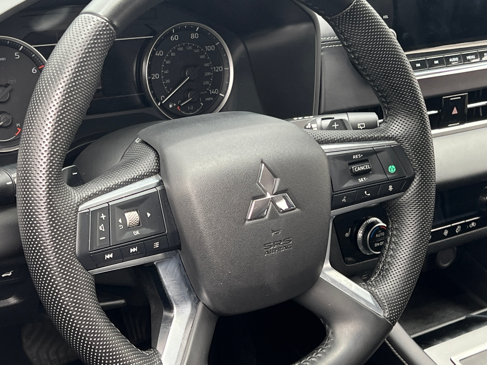 Thumbnail: 2023 Mitsubishi Outlander - 5