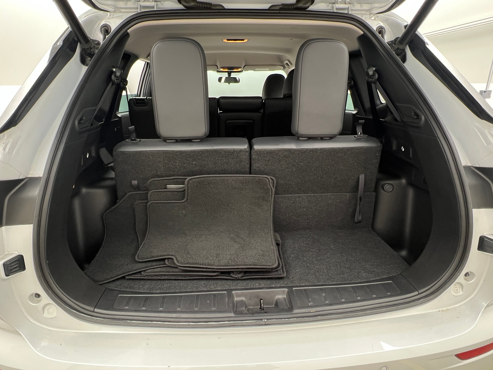 Thumbnail: 2023 Mitsubishi Outlander - 7