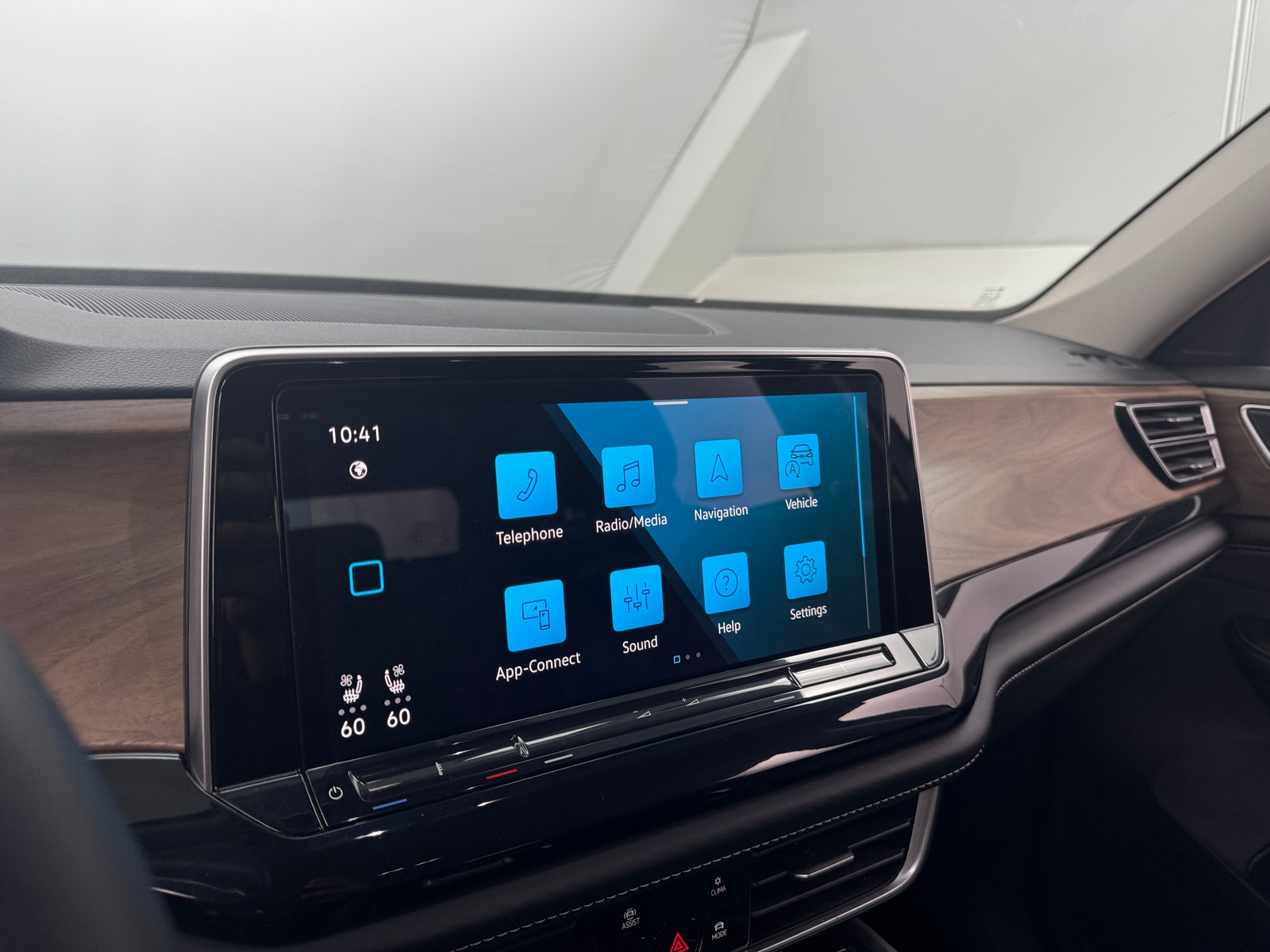 Thumbnail: 2024 Volkswagen Atlas - 3