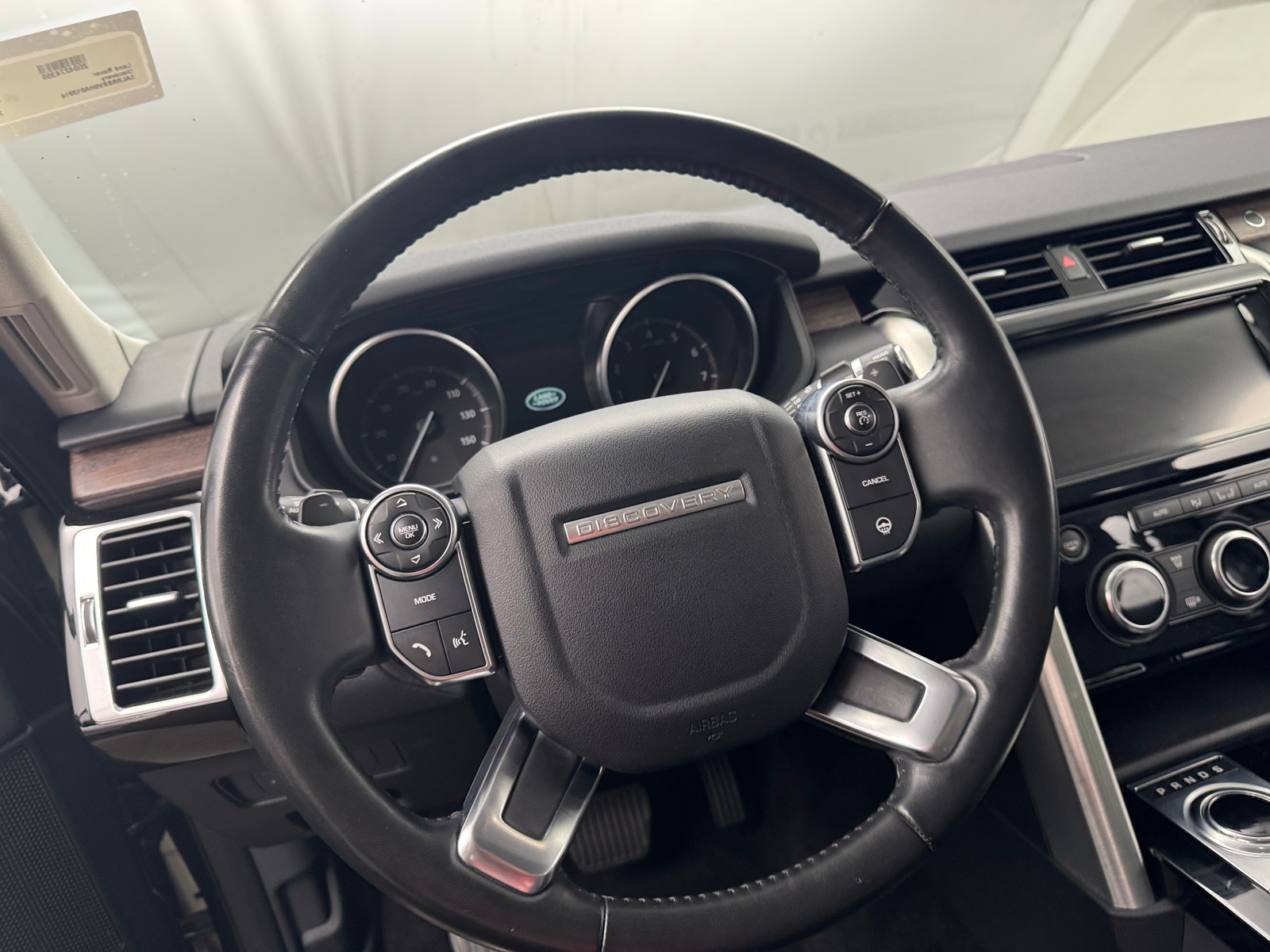 Thumbnail: 2017 Land Rover Discovery - 4