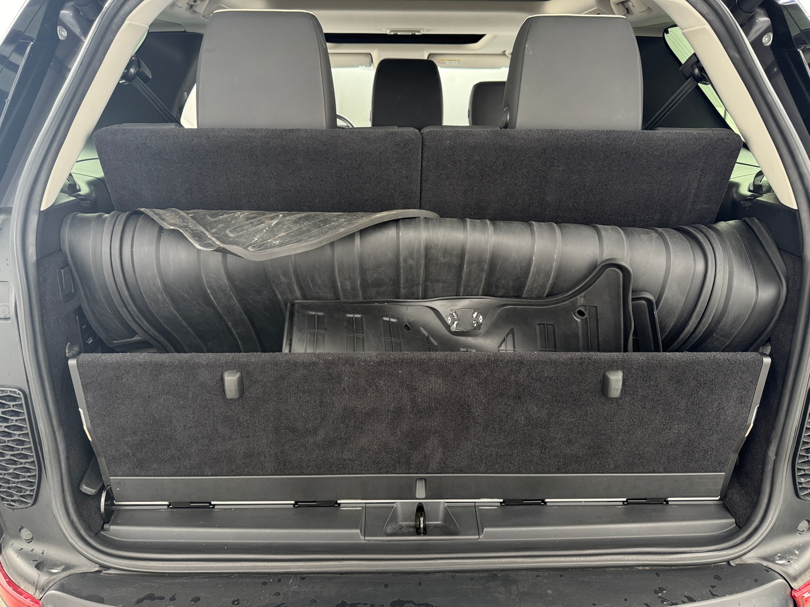 Thumbnail: 2017 Land Rover Discovery - 6