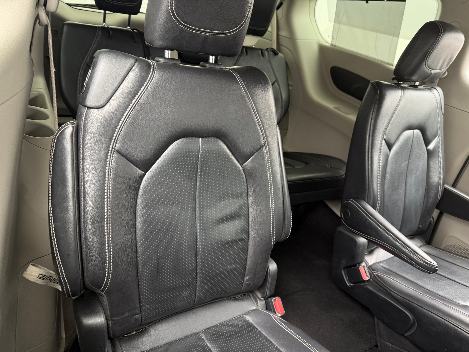 Thumbnail: 2022 Chrysler Pacifica - 5