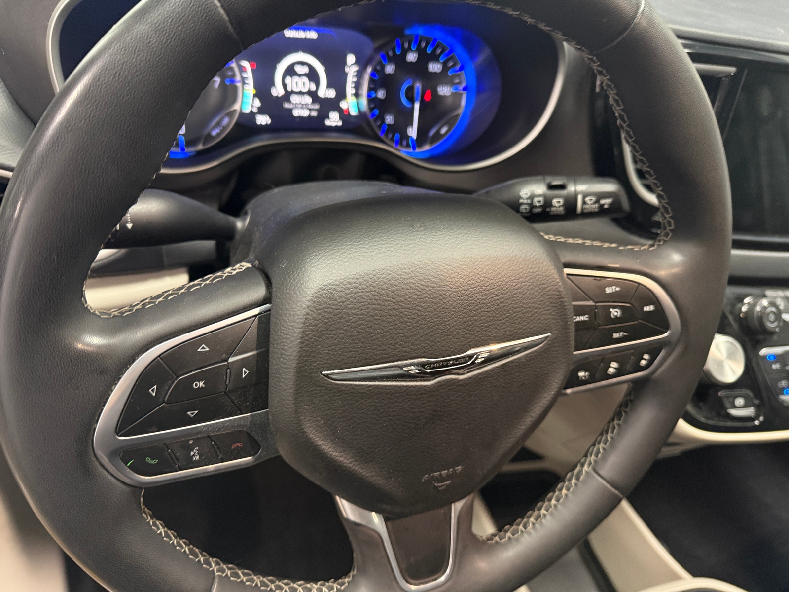 Thumbnail: 2022 Chrysler Pacifica - 4