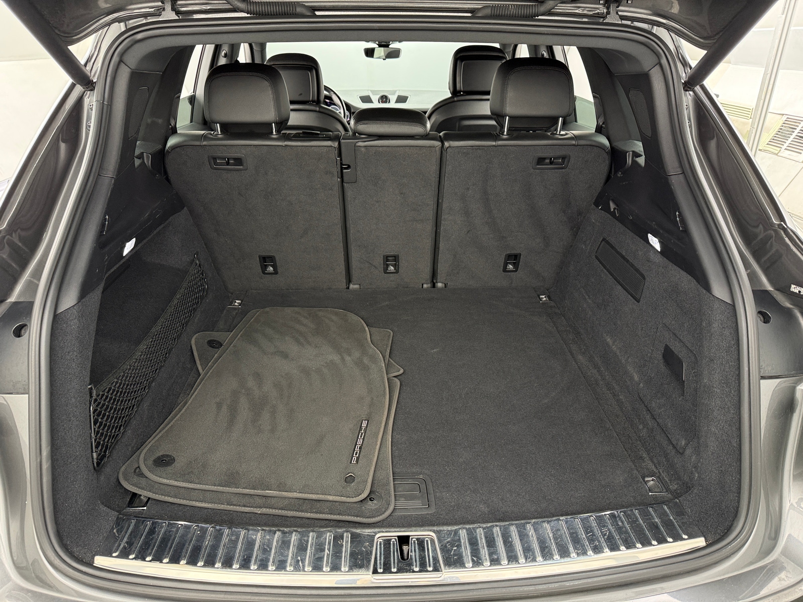 Thumbnail: 2020 Porsche Cayenne - 6