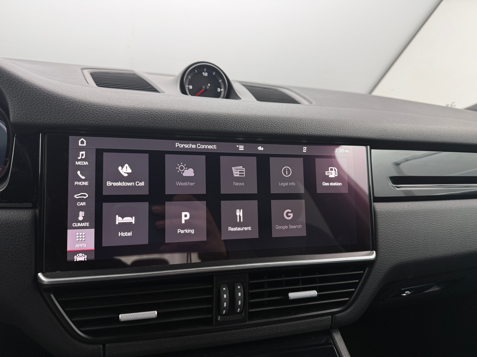 Thumbnail: 2020 Porsche Cayenne - 3