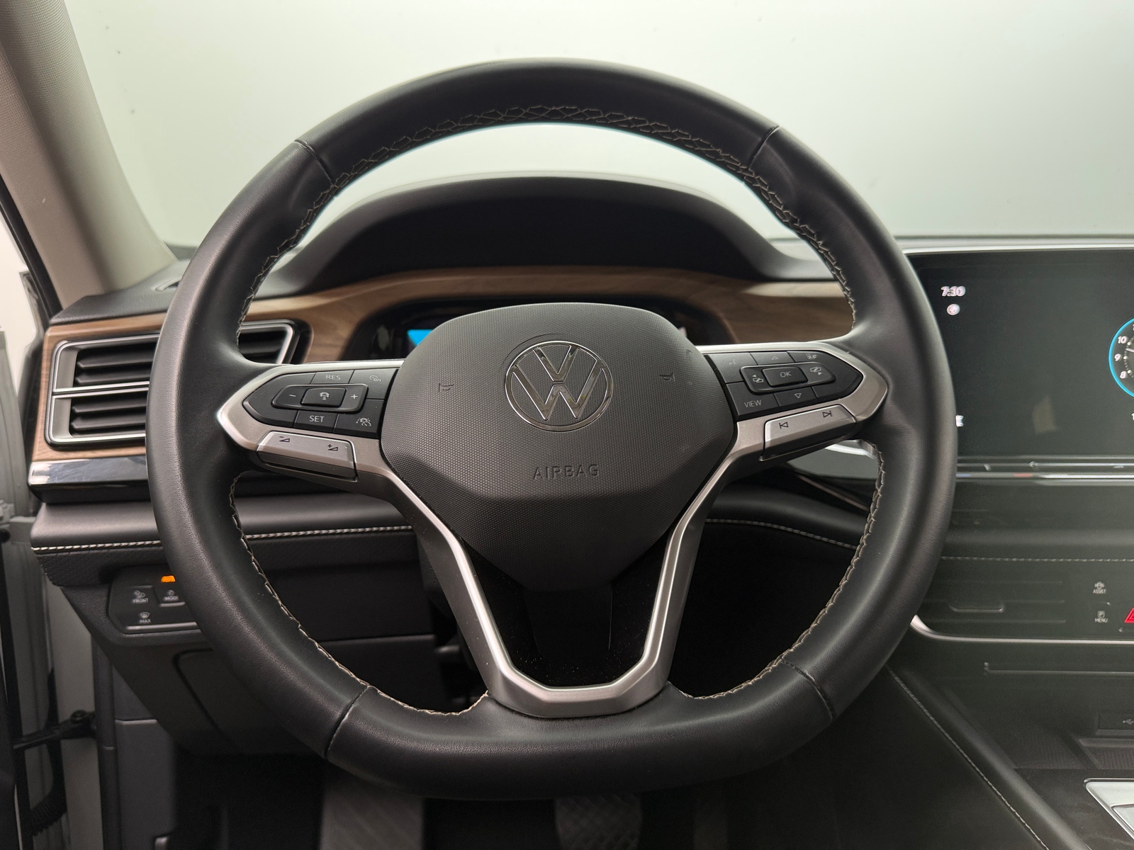 Thumbnail: 2024 Volkswagen Atlas - 4