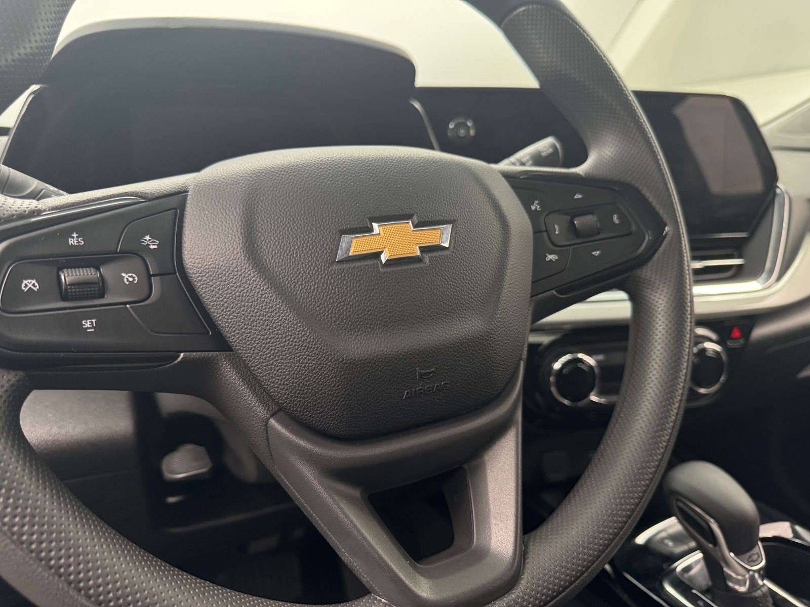 Thumbnail: 2025 Chevrolet Trax - 5