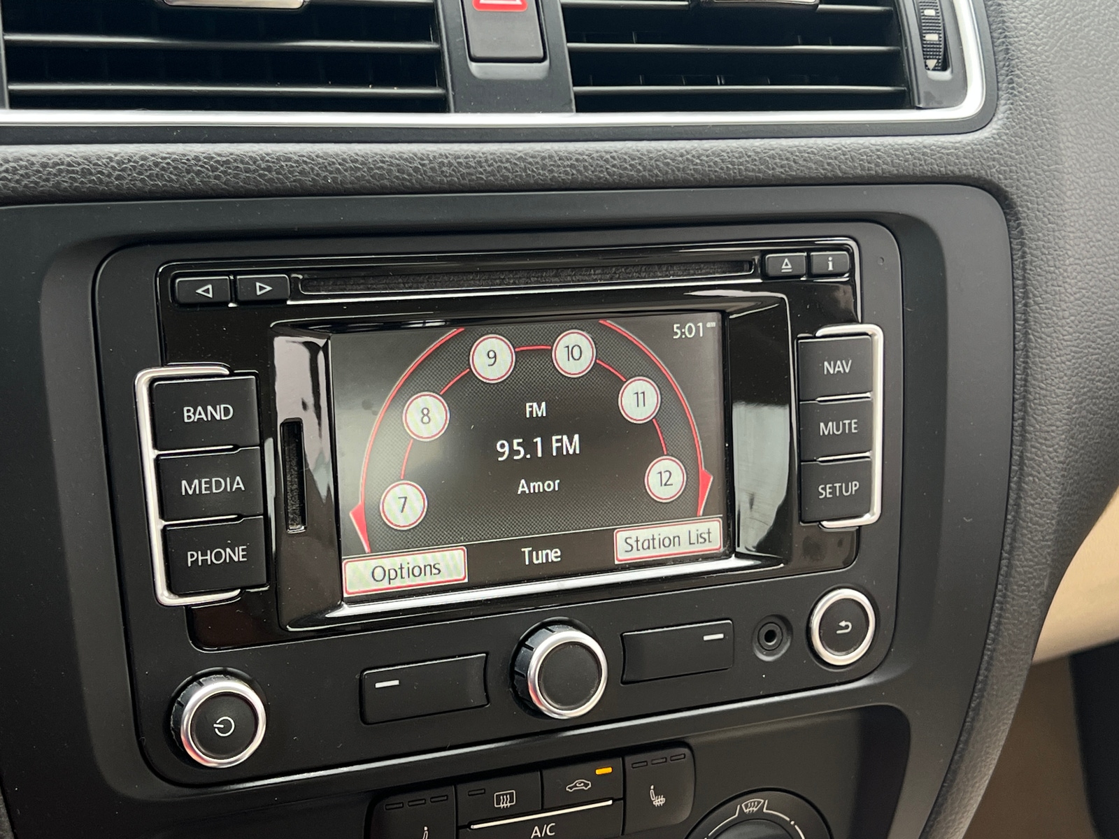 Thumbnail: 2014 Volkswagen Jetta - 3