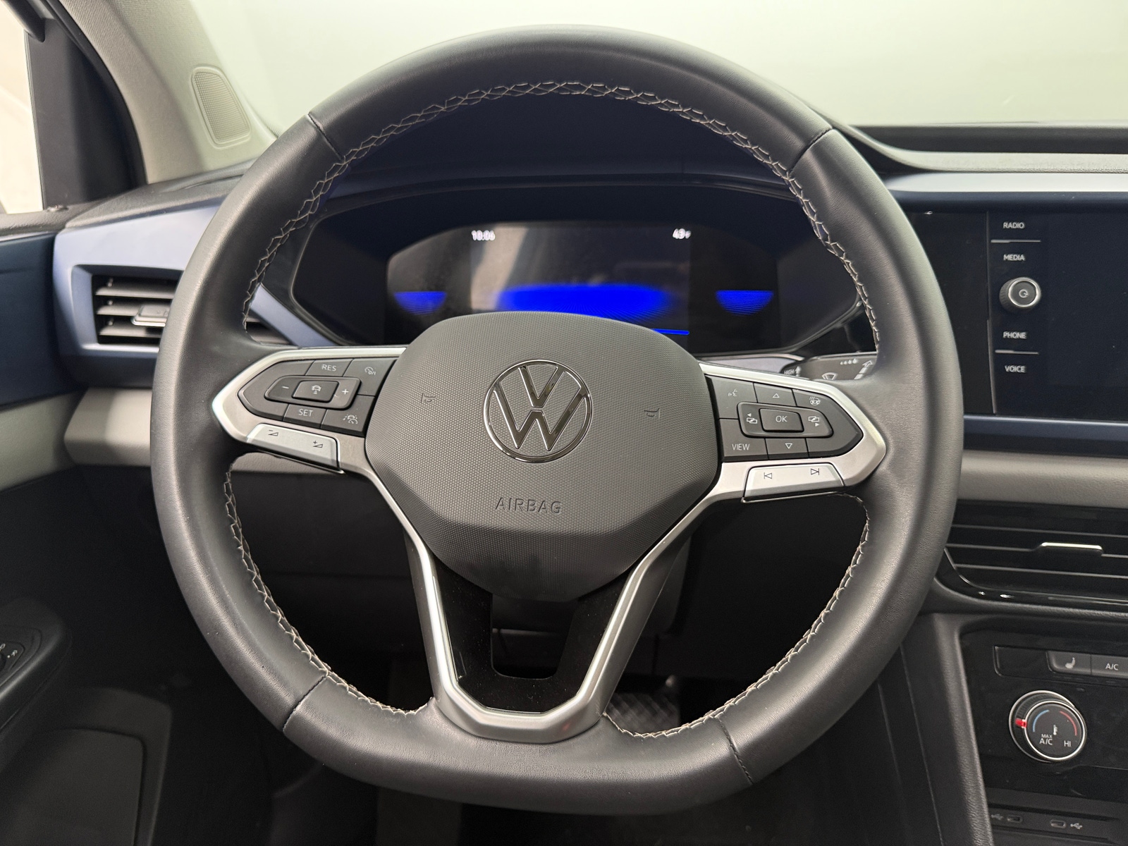 Thumbnail: 2023 Volkswagen Taos - 4