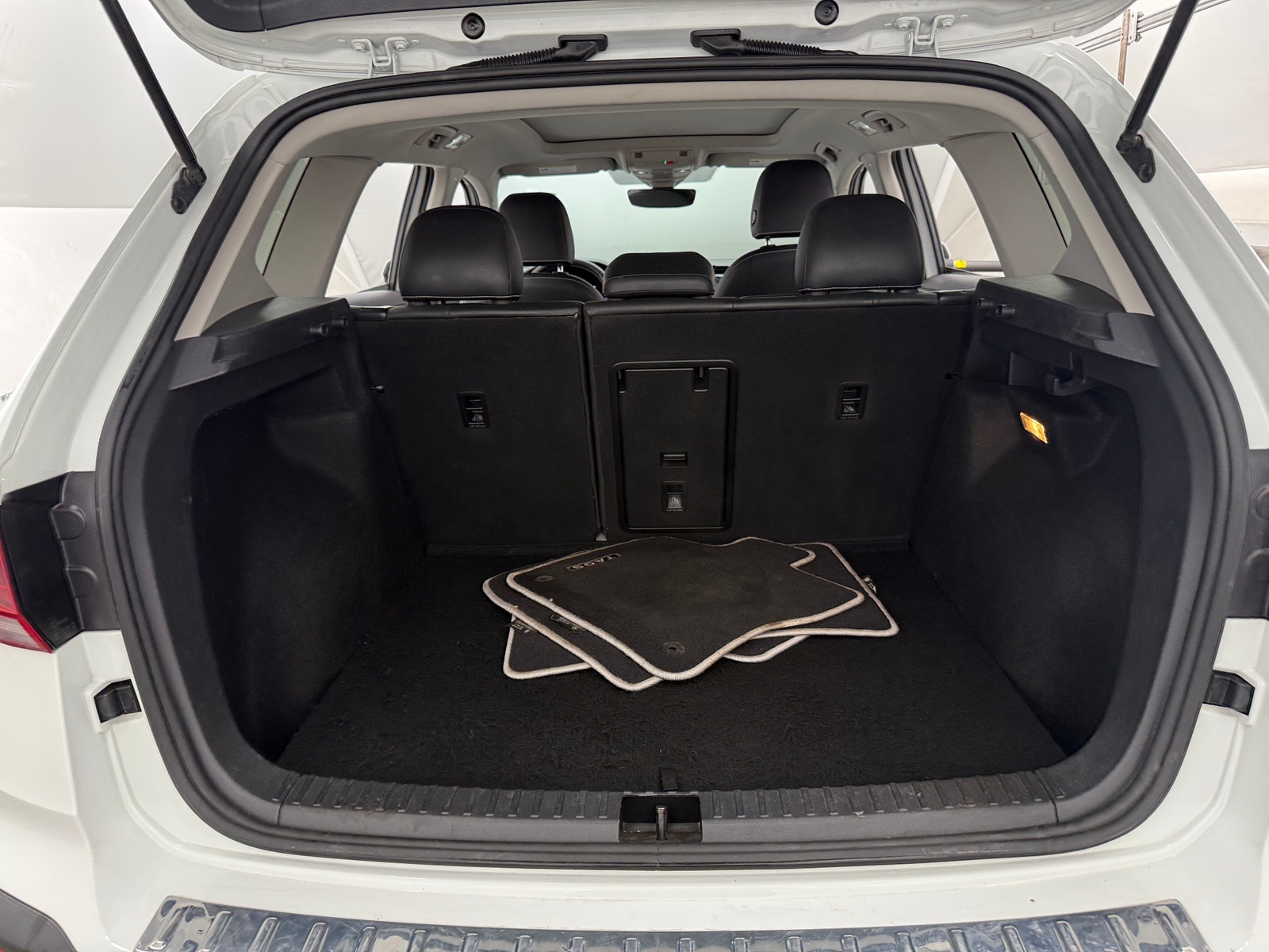 Thumbnail: 2023 Volkswagen Taos - 6