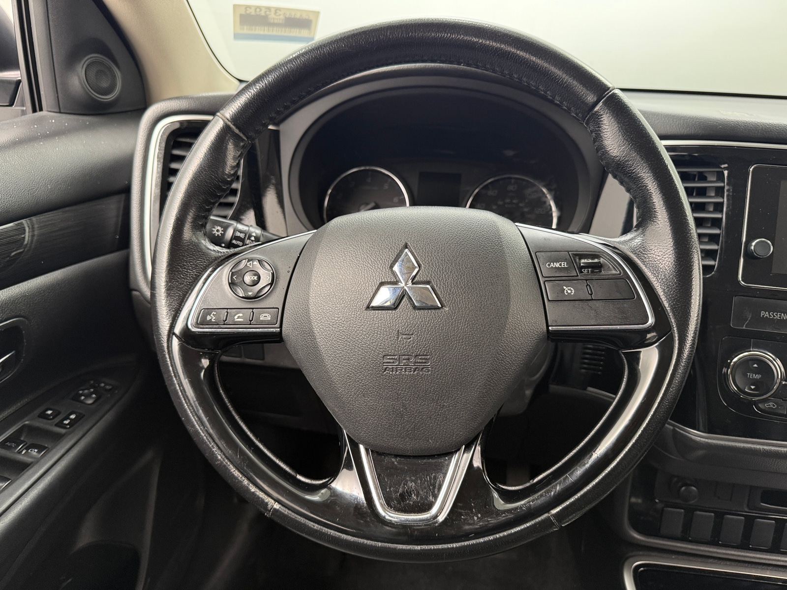 Thumbnail: 2017 Mitsubishi Outlander - 4