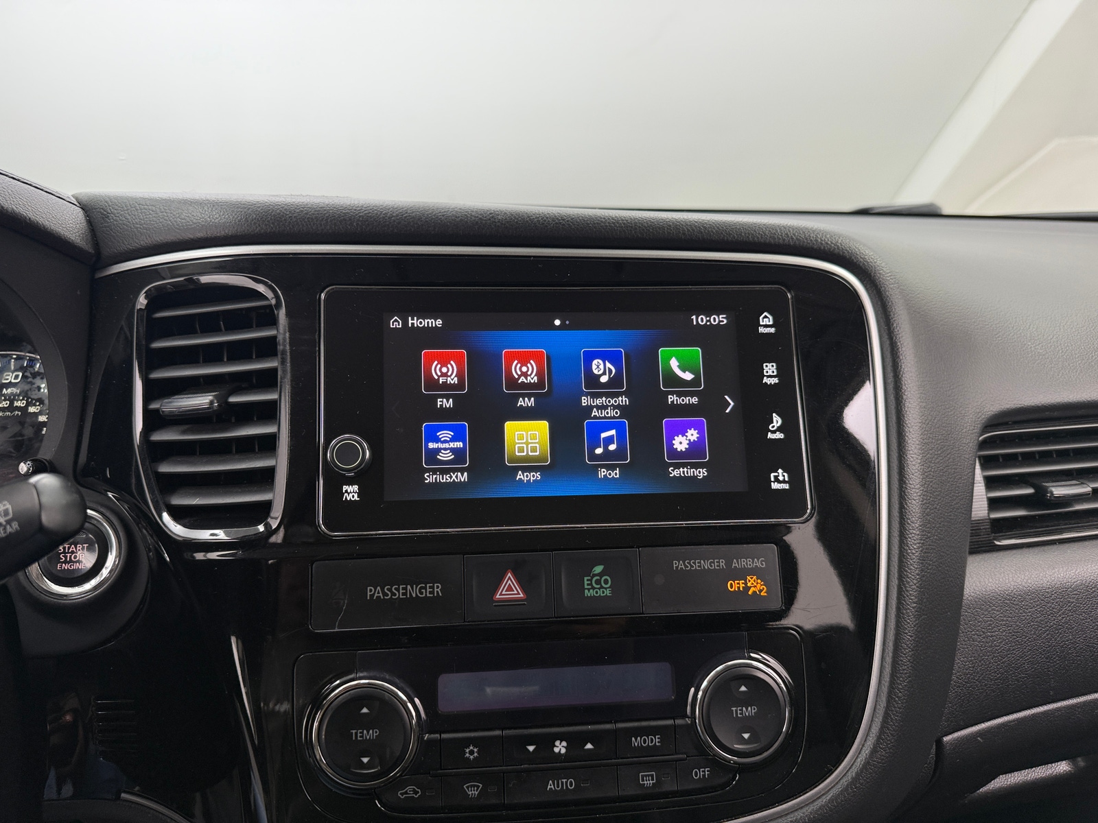 Thumbnail: 2017 Mitsubishi Outlander - 3