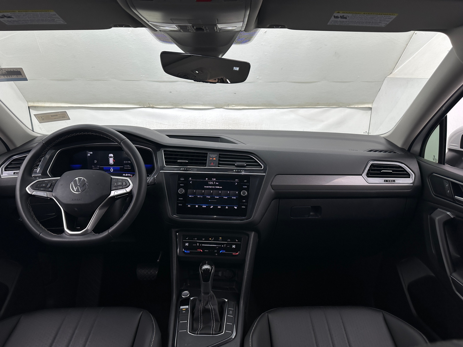 Thumbnail: 2023 Volkswagen Tiguan - 2