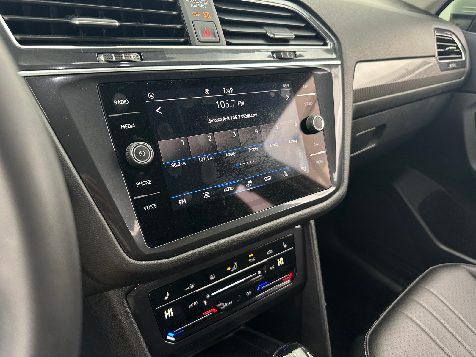 Thumbnail: 2023 Volkswagen Tiguan - 3