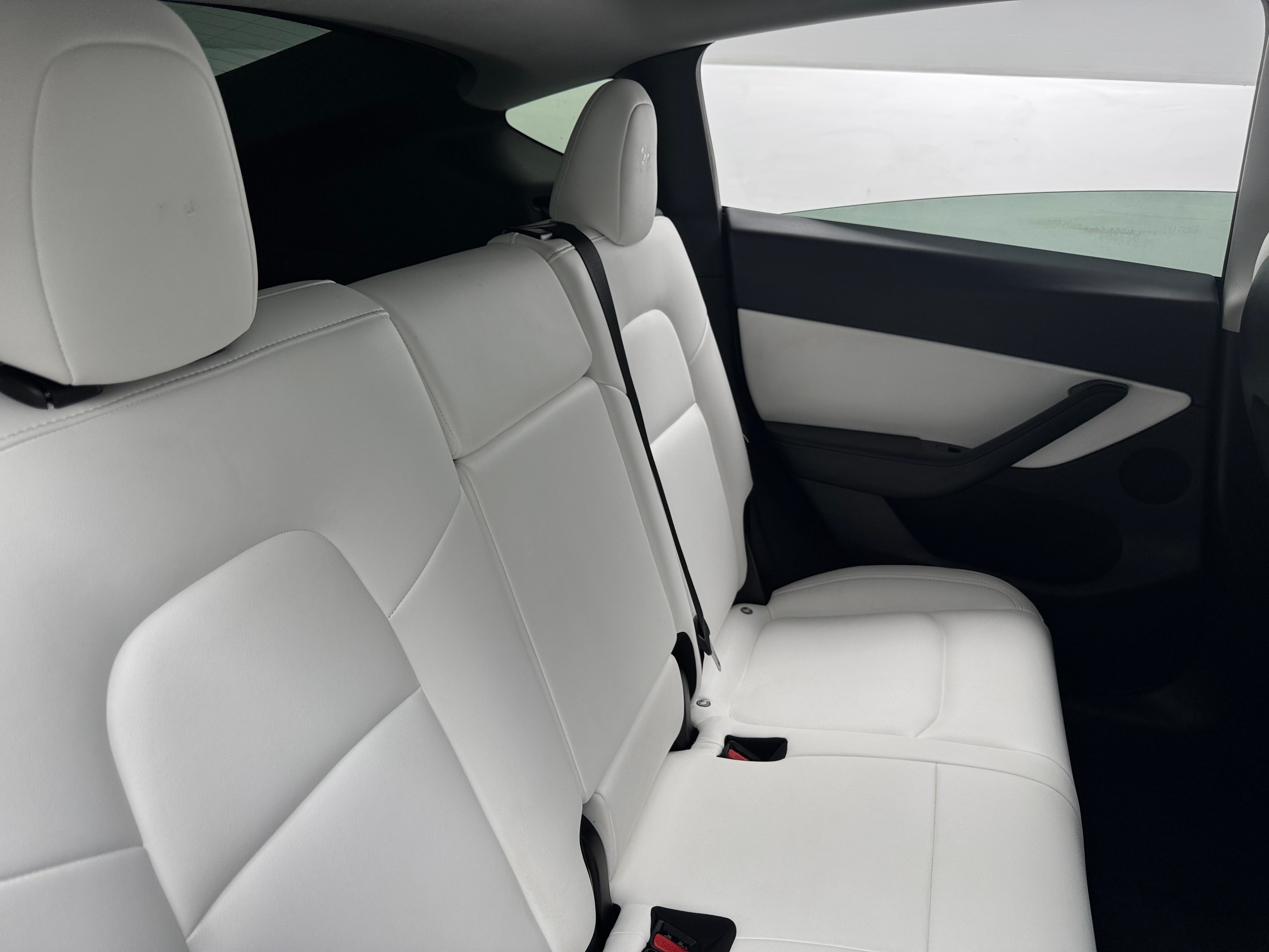 Used 2020 Tesla Model Y Long Range with VIN 5YJYGDEE0LF027408 for sale in Oak Creek, WI