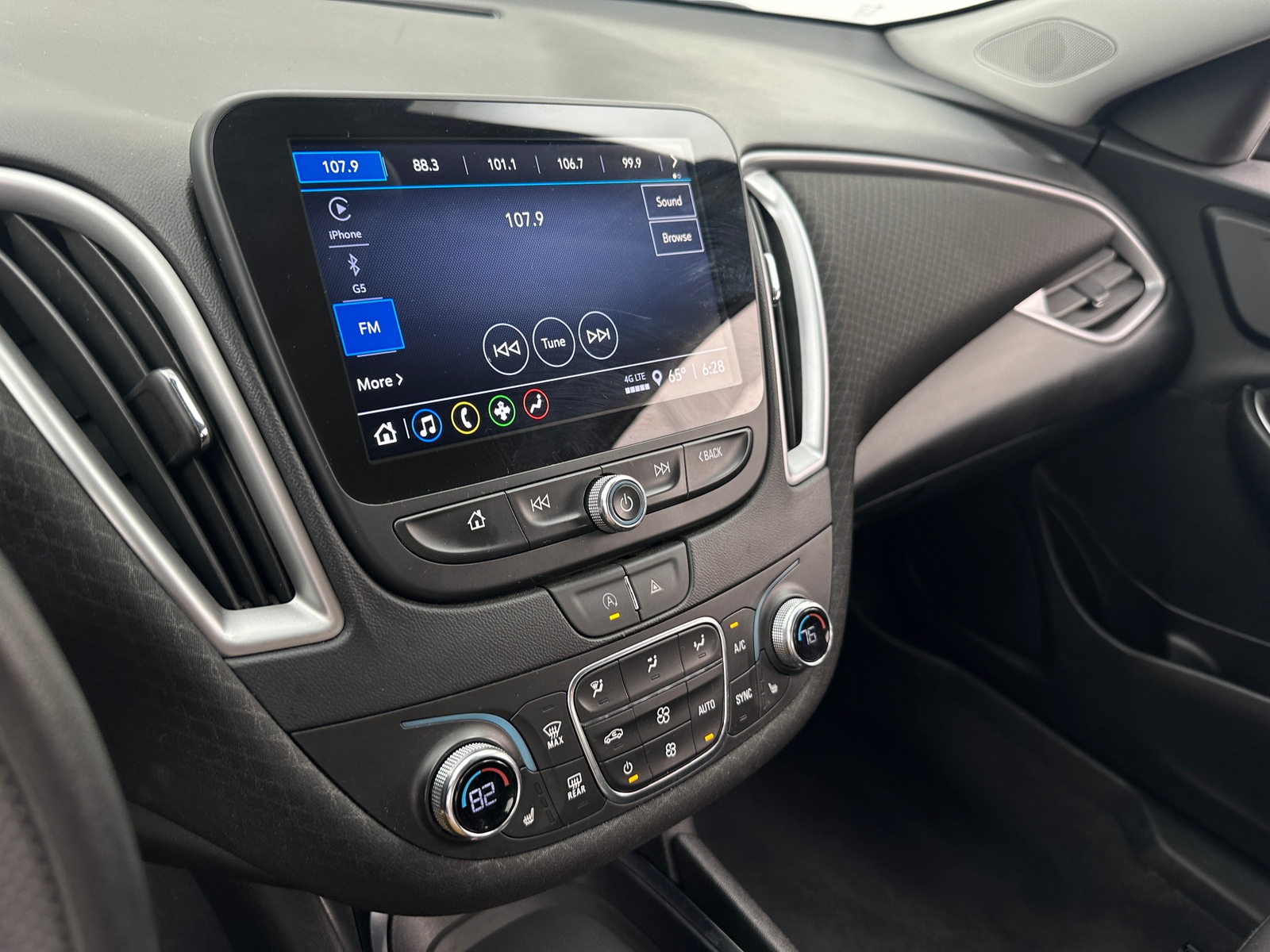 Thumbnail: 2023 Chevrolet Malibu - 4