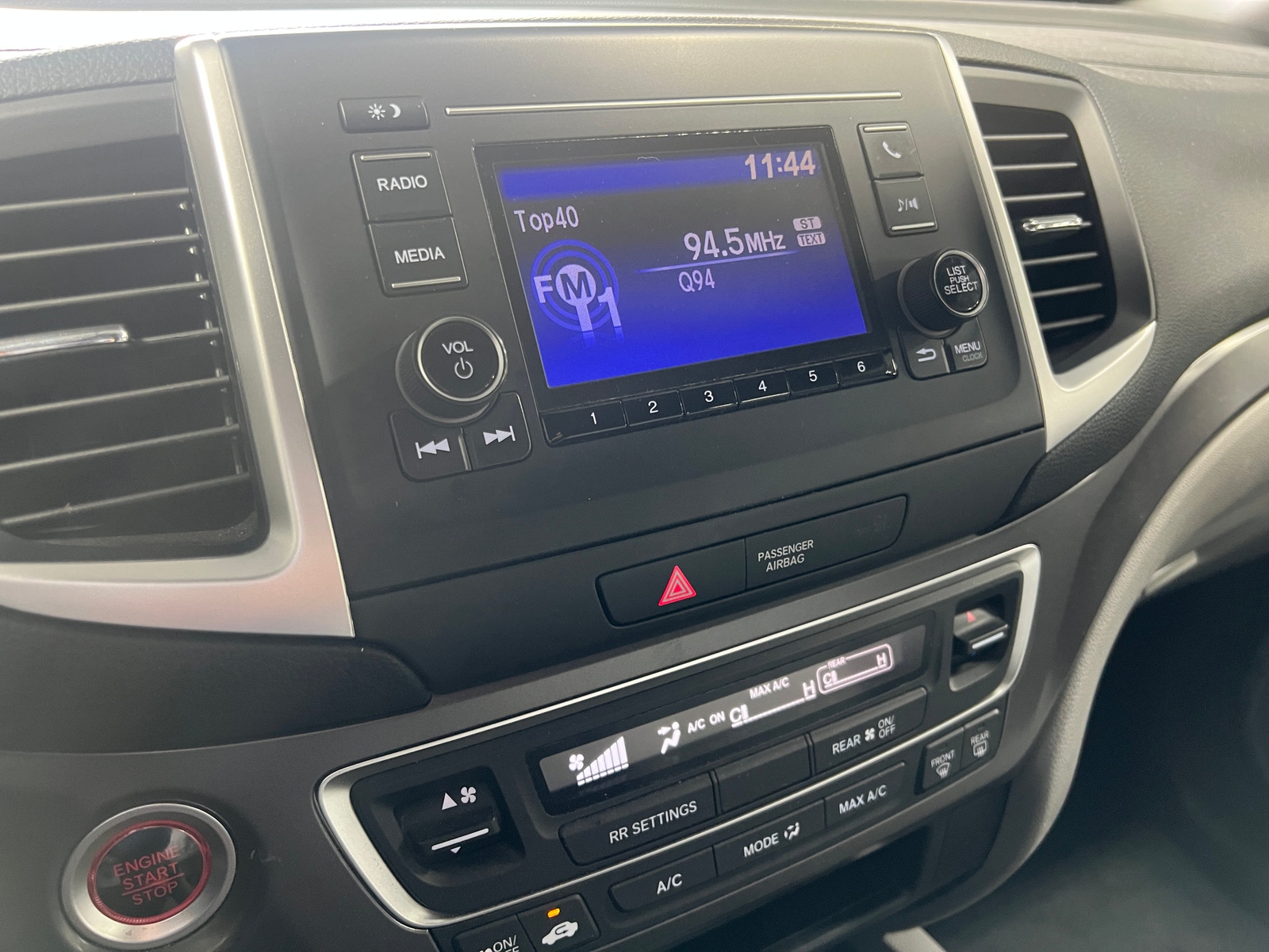 Thumbnail: 2017 Honda Pilot - 4