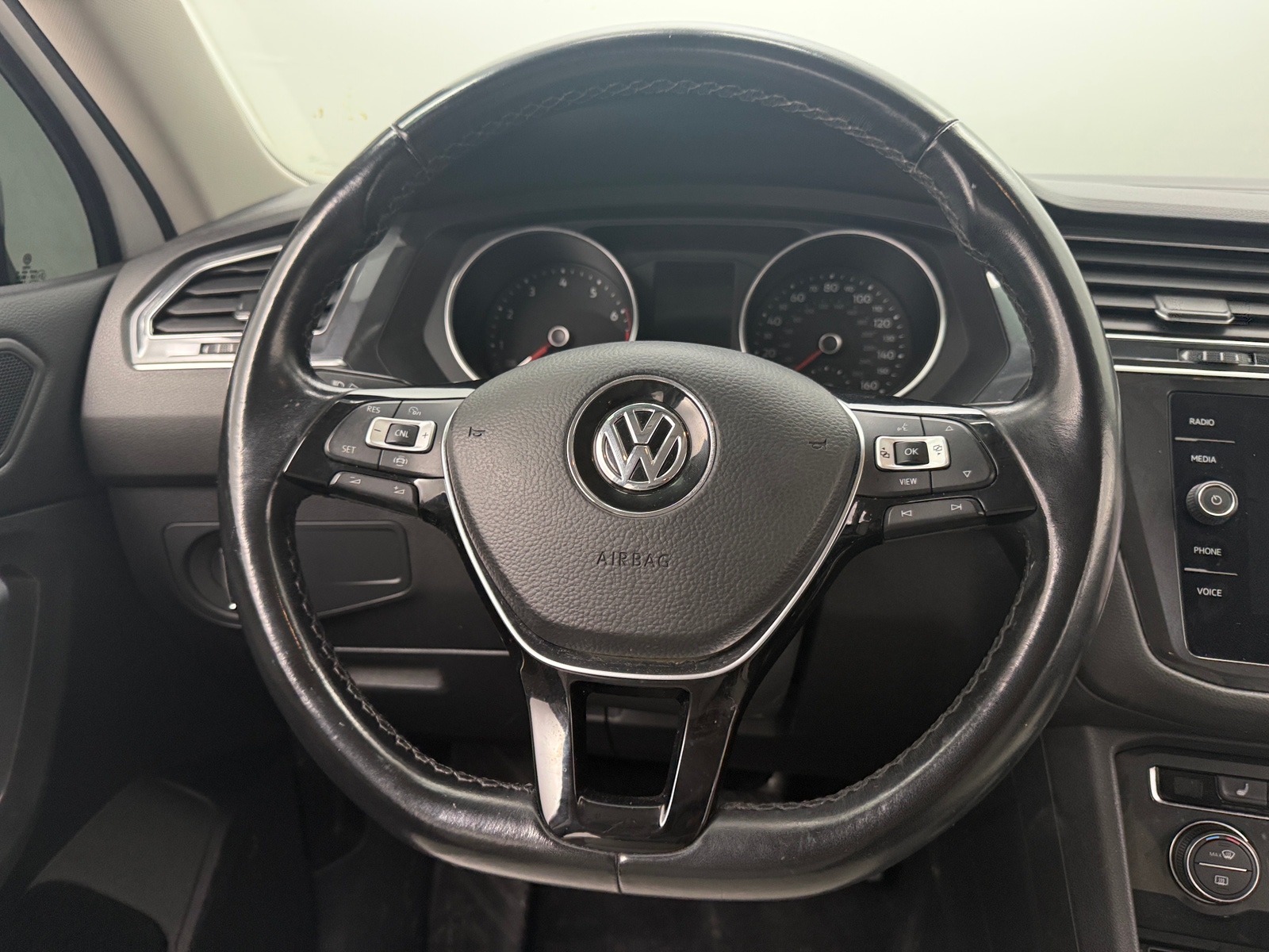 Thumbnail: 2019 Volkswagen Tiguan - 4