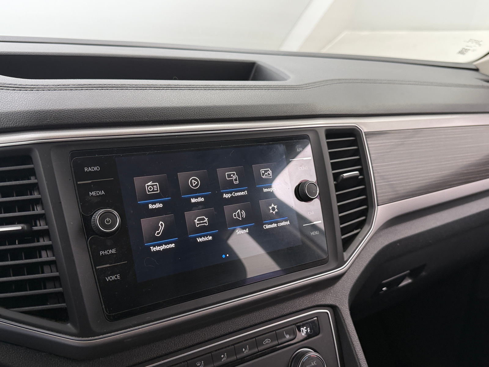 Thumbnail: 2019 Volkswagen Atlas - 3