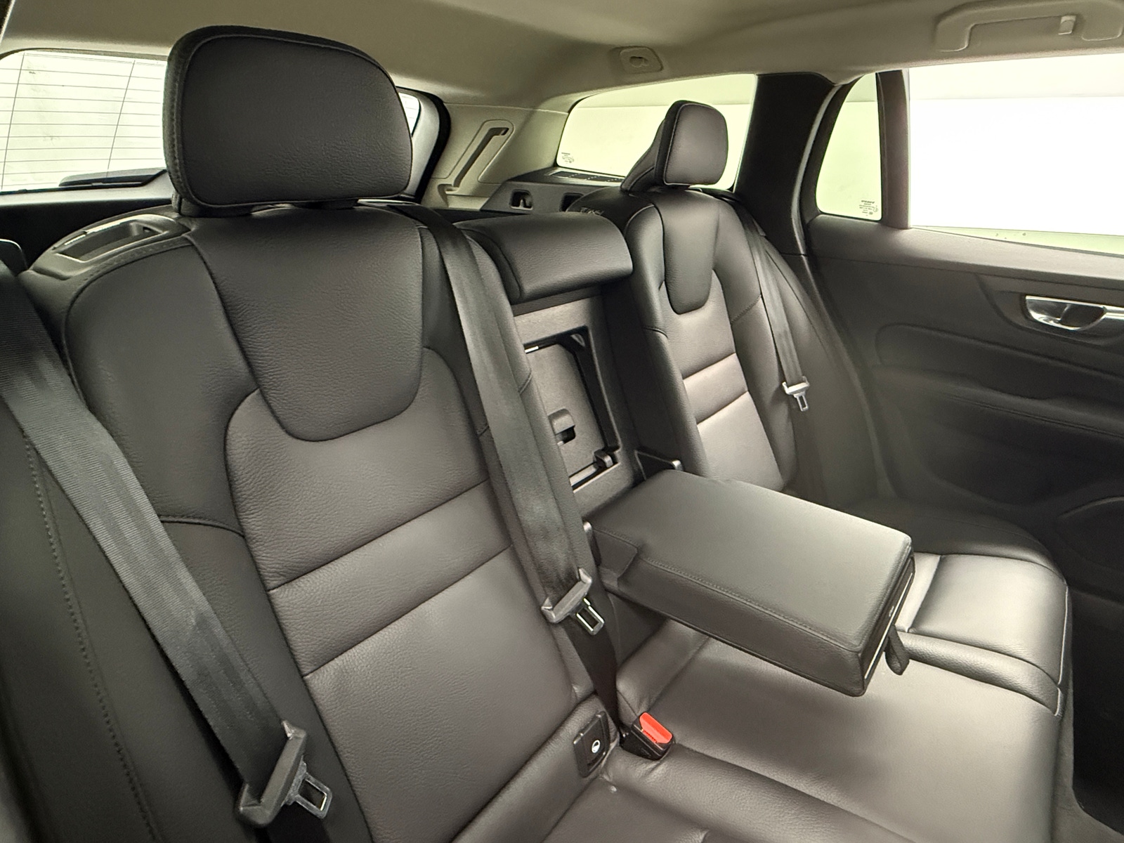 Thumbnail: 2025 Volvo V60 - 5