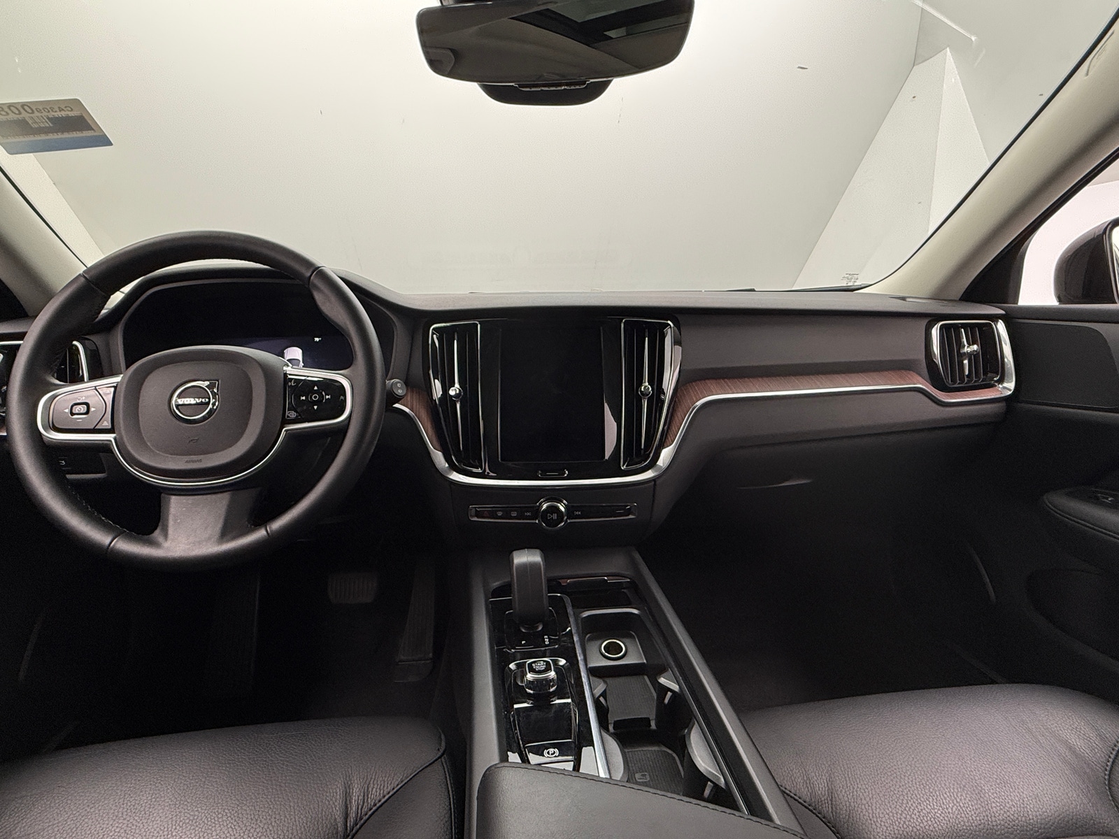 Thumbnail: 2025 Volvo V60 - 2