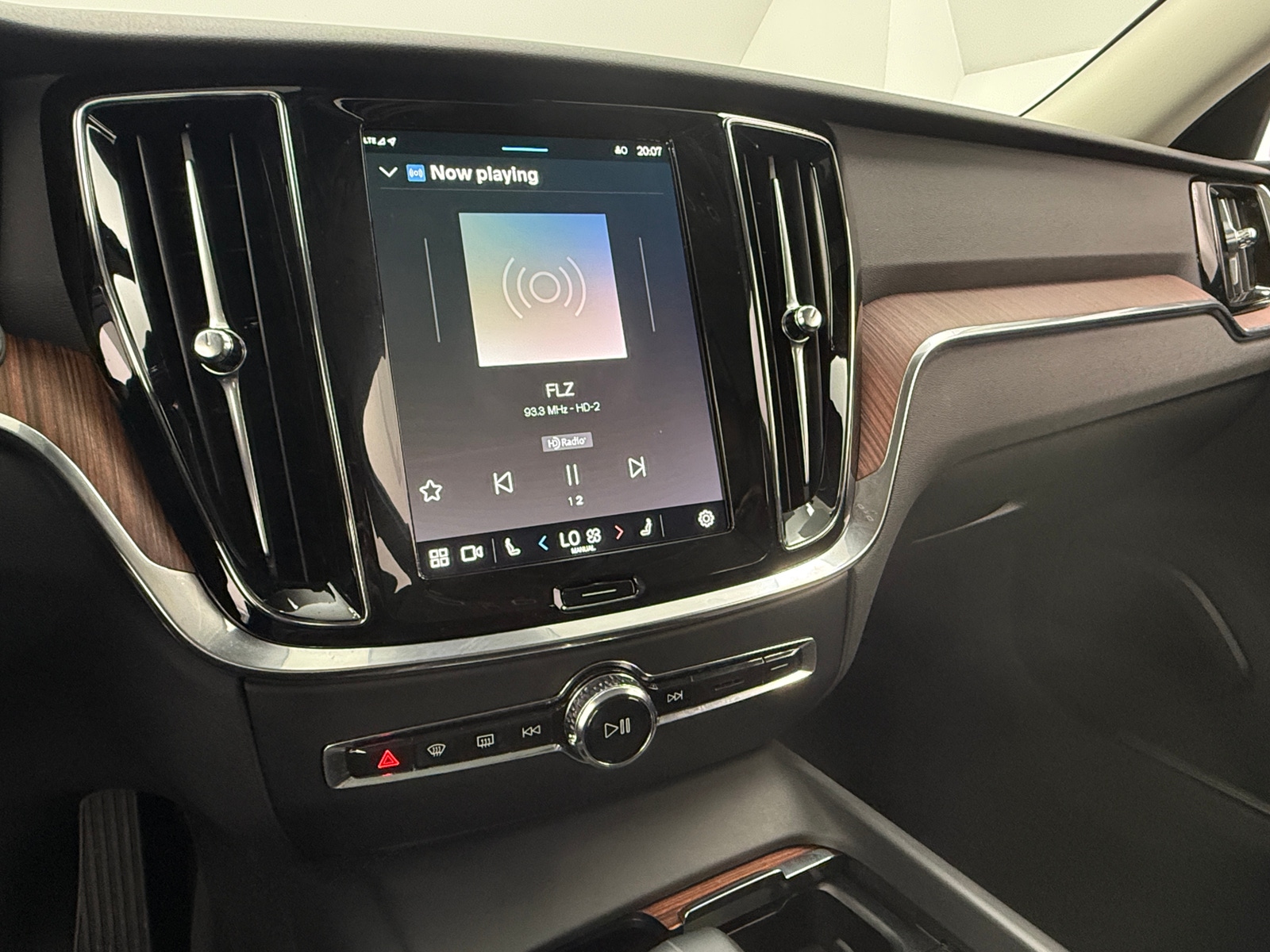 Thumbnail: 2025 Volvo V60 - 3