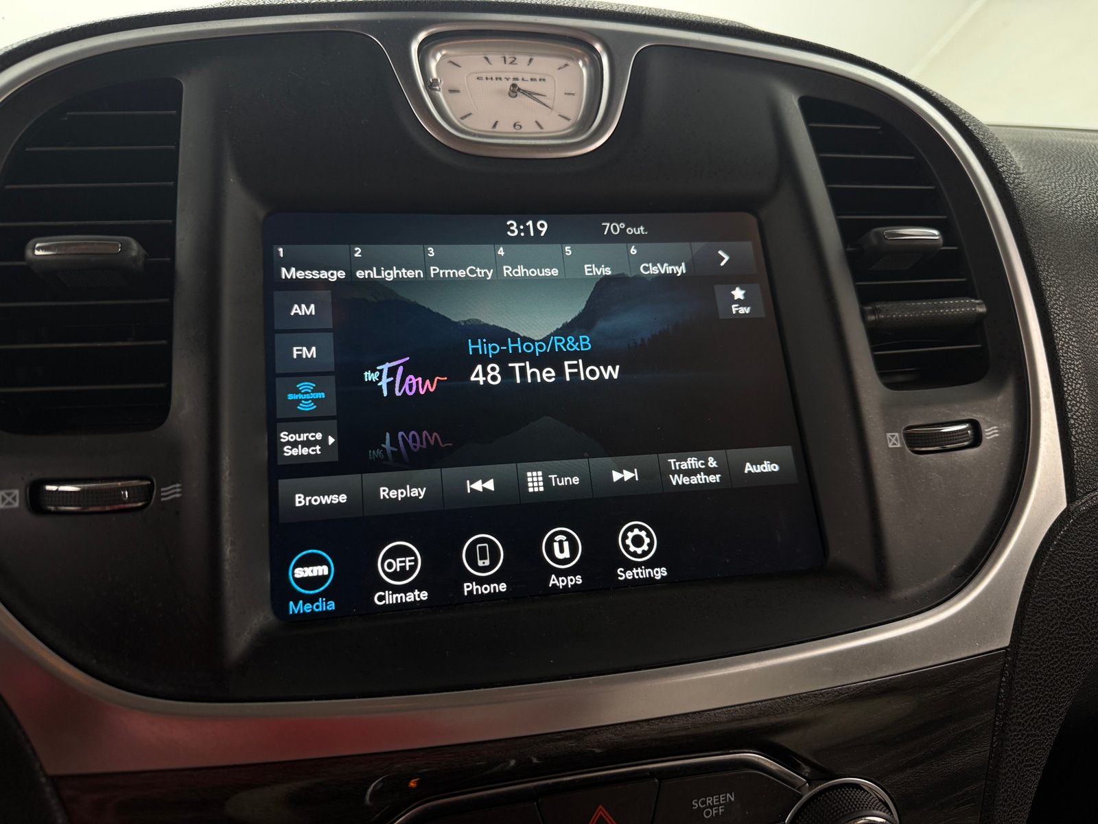 Thumbnail: 2020 Chrysler 300 - 4