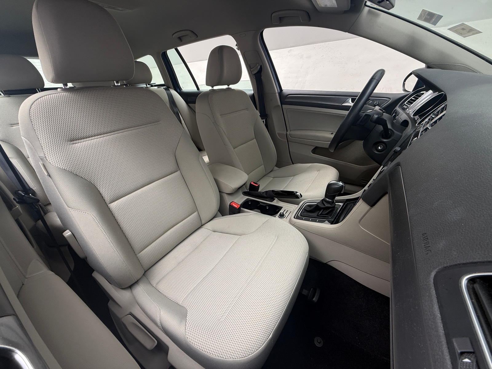 Thumbnail: 2018 Volkswagen e-Golf - 2