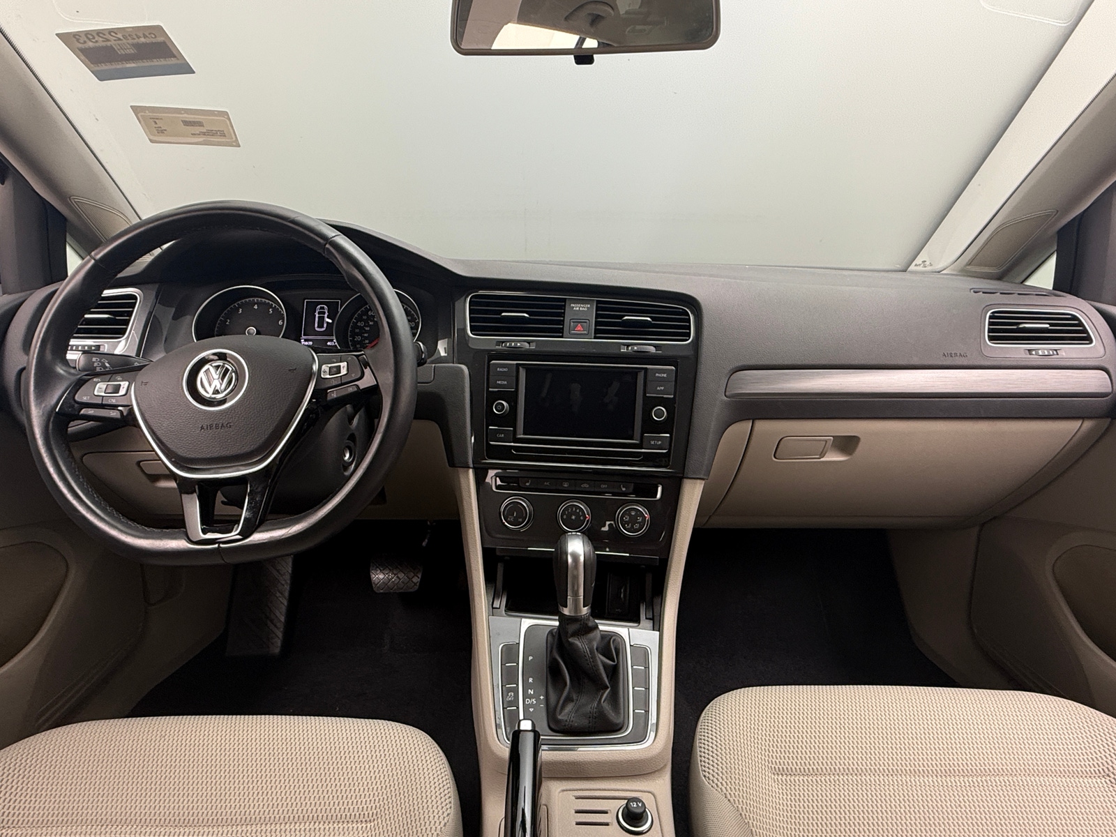 Thumbnail: 2018 Volkswagen e-Golf - 3