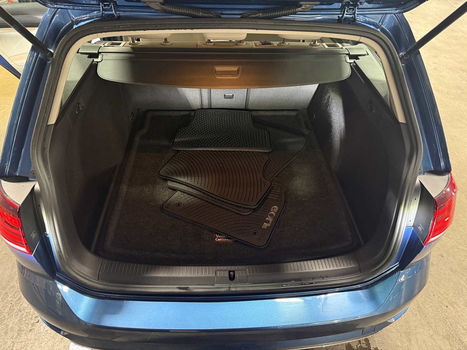 Thumbnail: 2018 Volkswagen e-Golf - 7