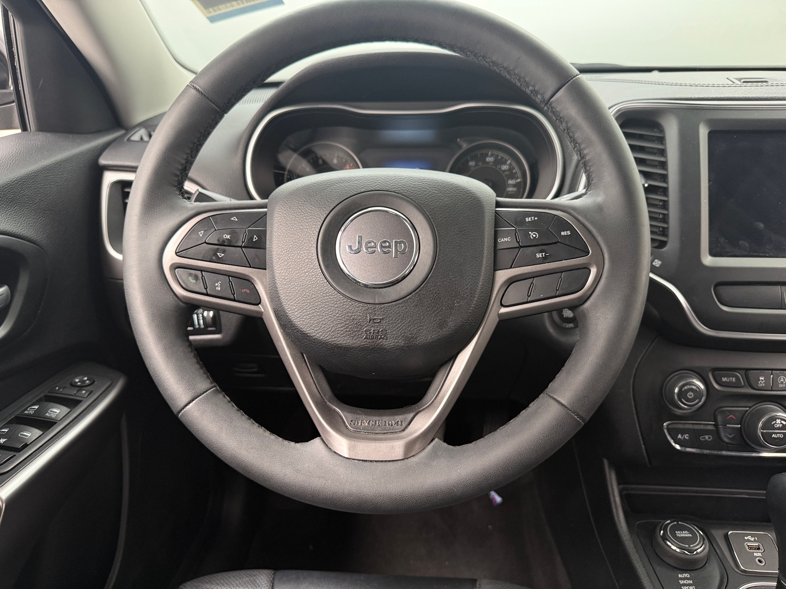 Thumbnail: 2022 Jeep Cherokee - 4