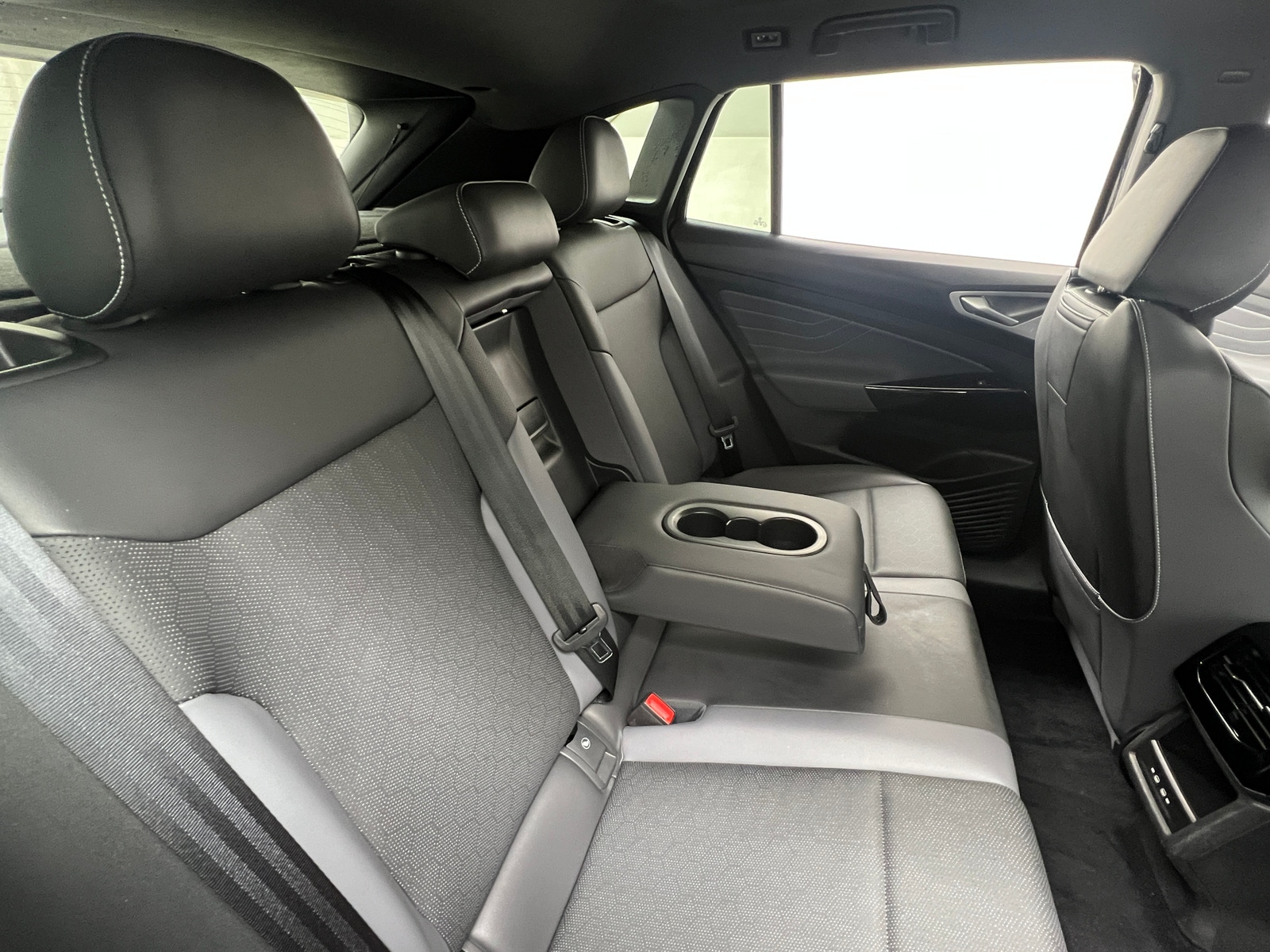 Thumbnail: 2023 Volkswagen ID.4 - 5