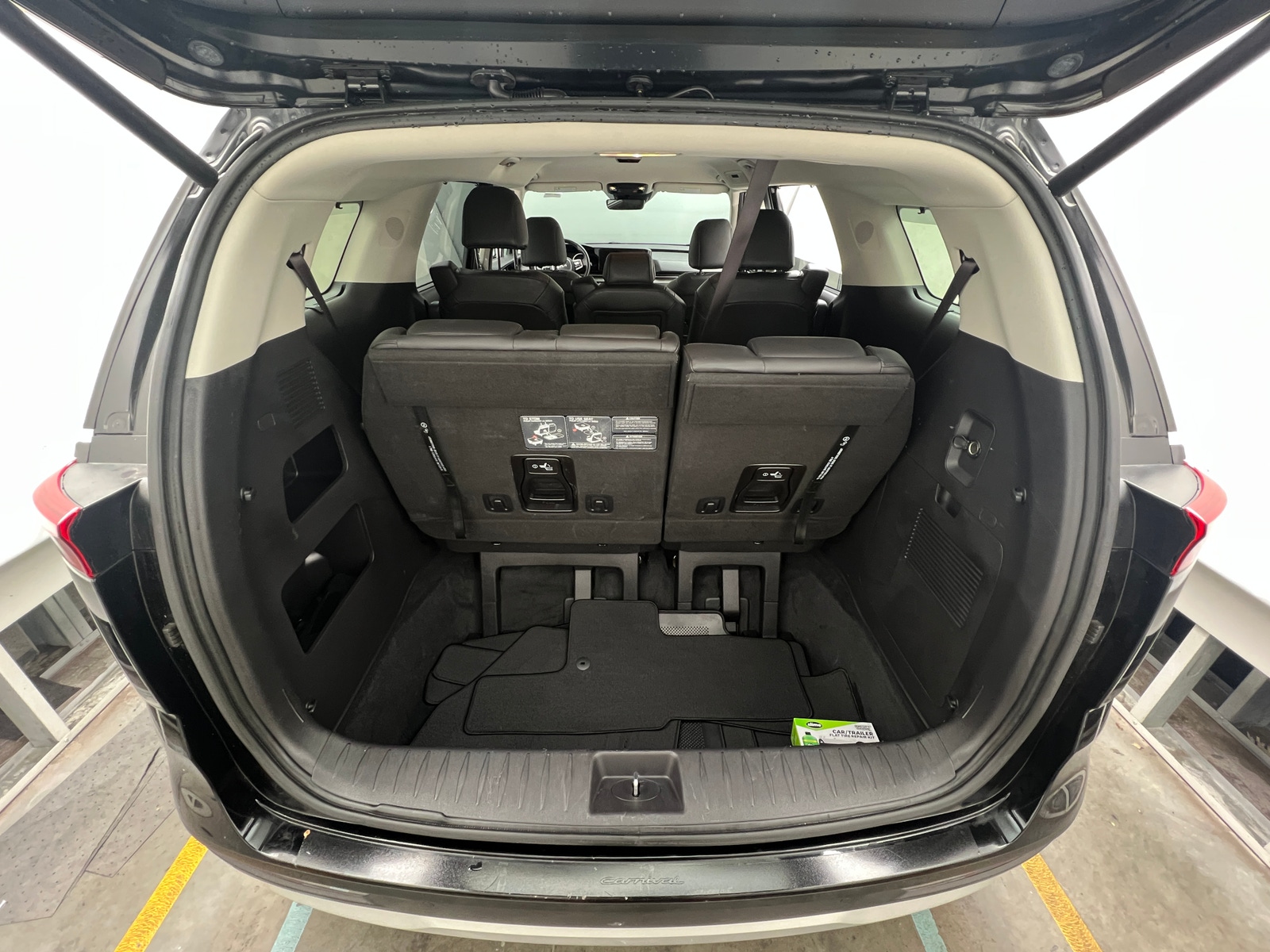 Thumbnail: 2023 Kia Carnival - 6