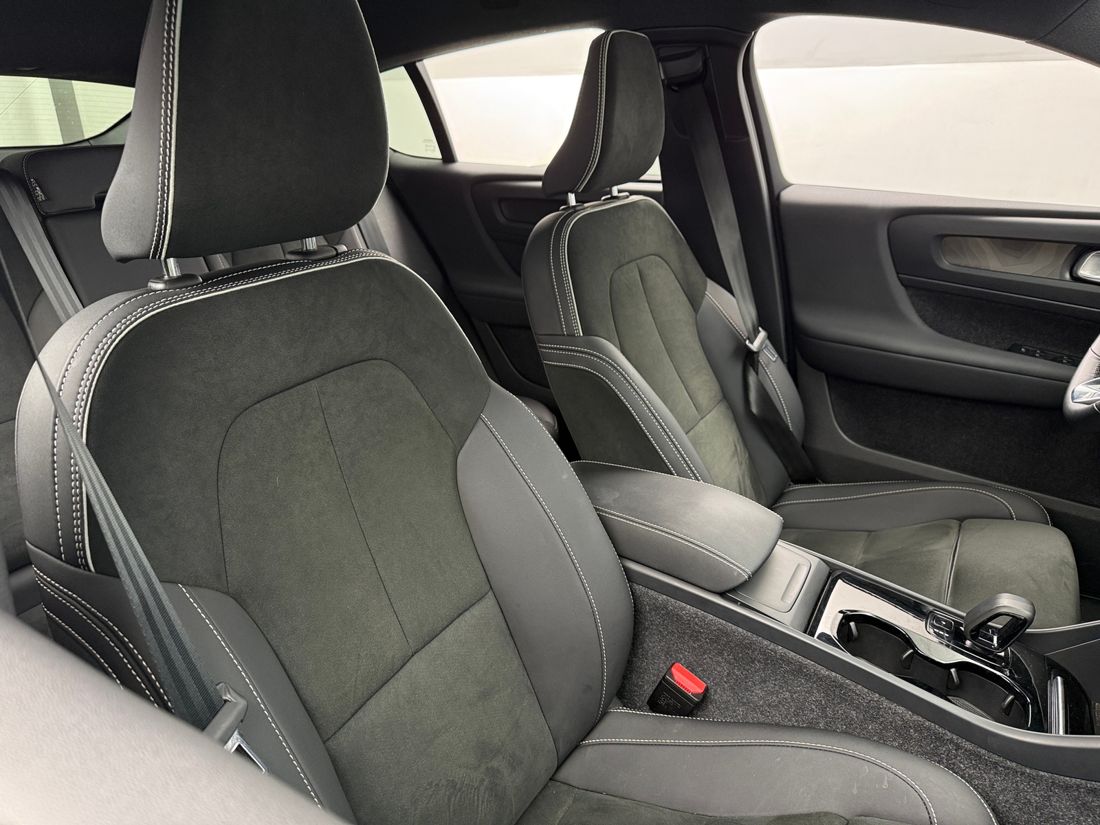 Thumbnail: 2023 Volvo C40 - 2