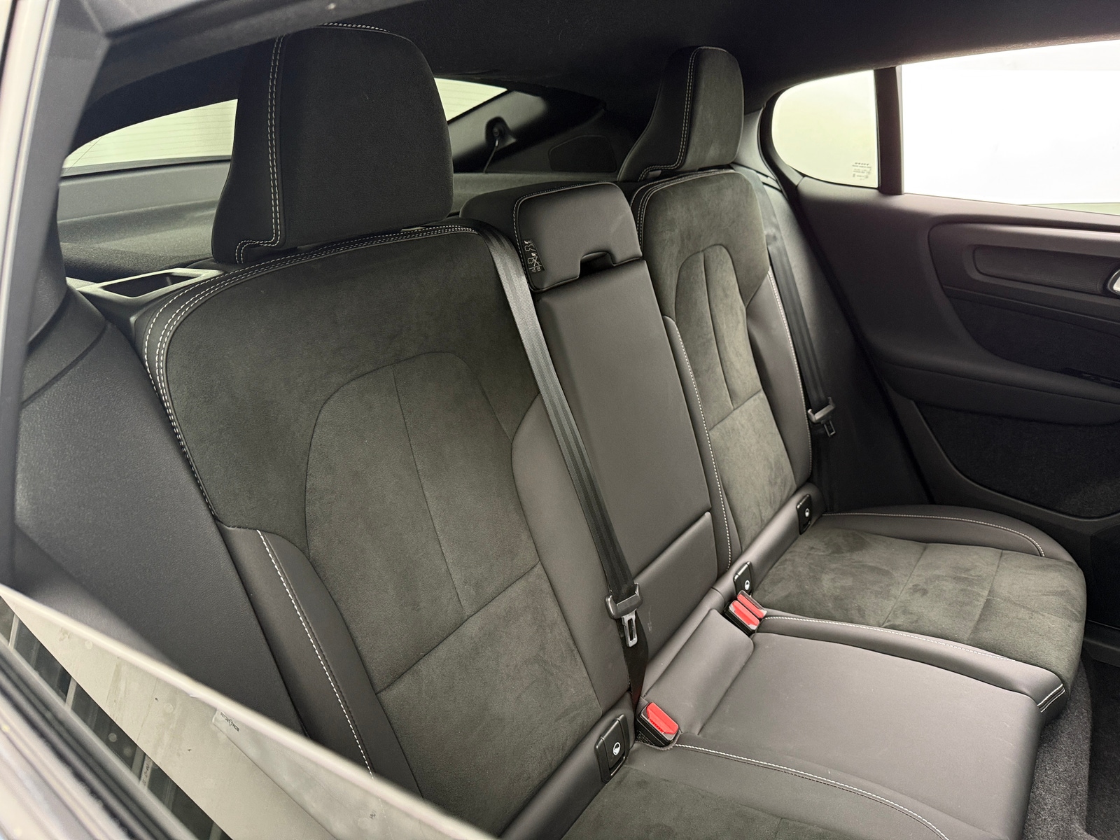 Thumbnail: 2023 Volvo C40 - 6