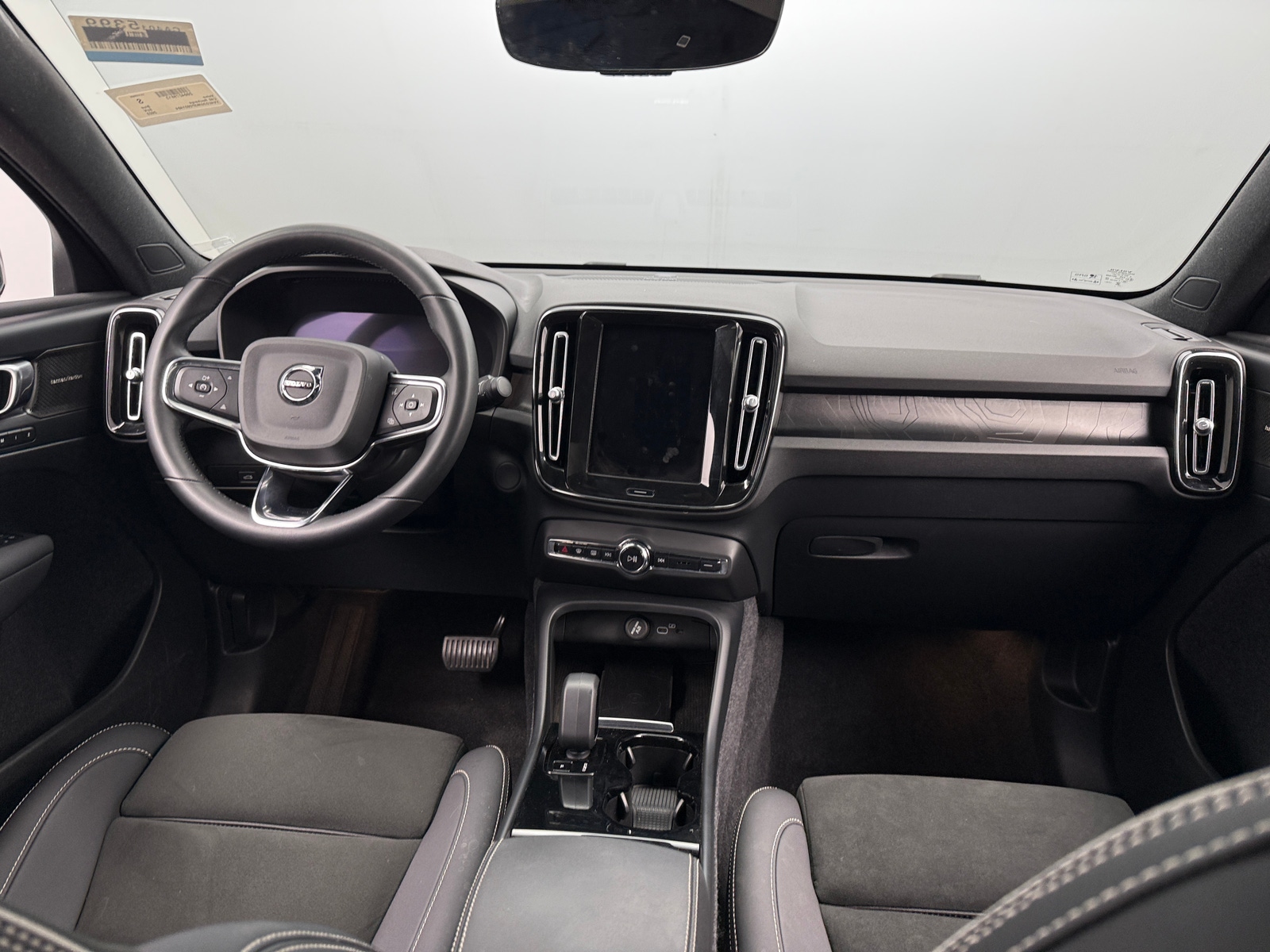 Thumbnail: 2023 Volvo C40 - 3