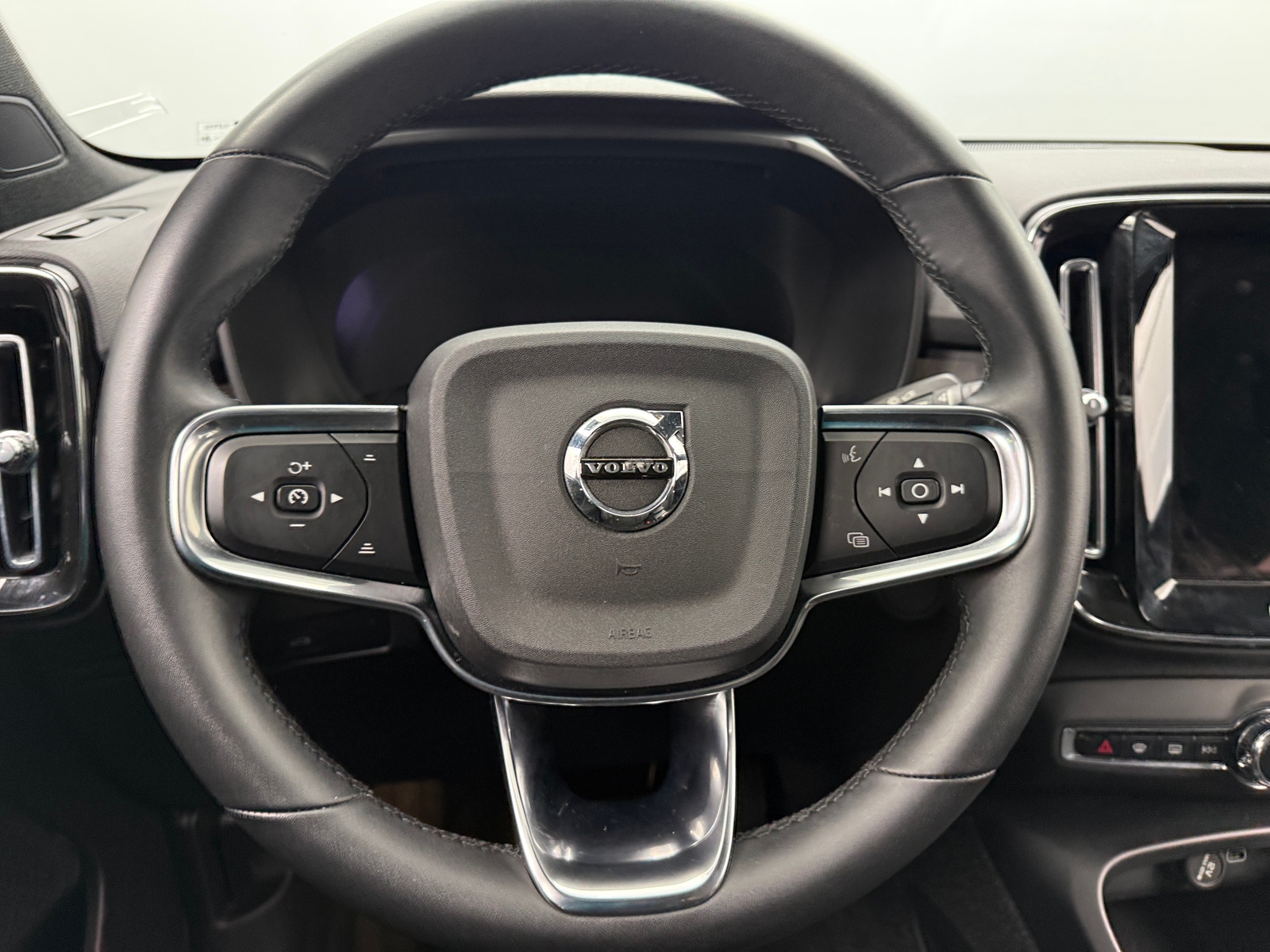 Thumbnail: 2023 Volvo C40 - 5