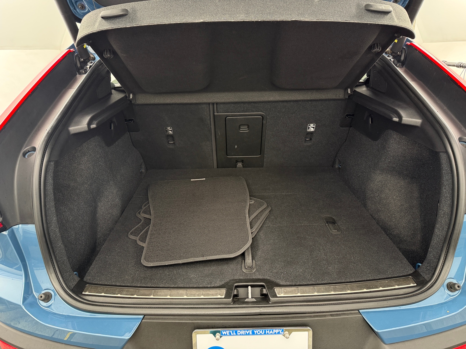 Thumbnail: 2023 Volvo C40 - 7