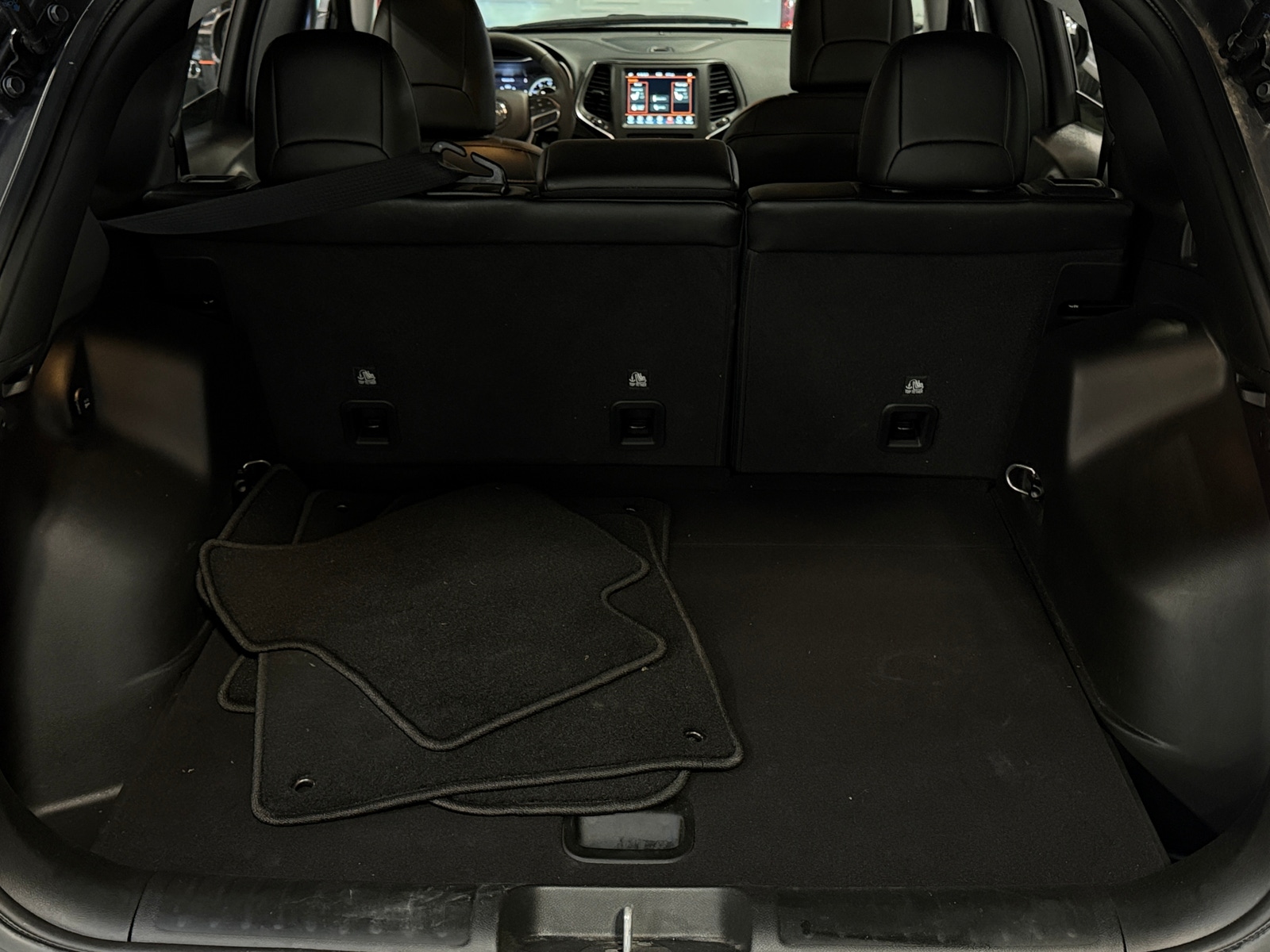 Thumbnail: 2022 Jeep Cherokee - 6