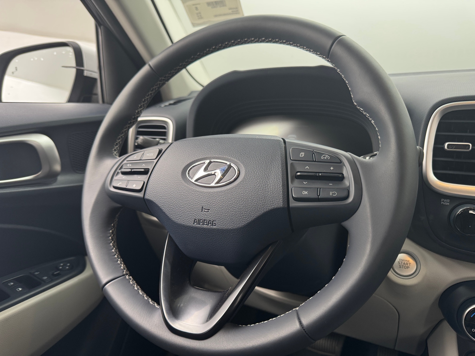 Thumbnail: 2025 Hyundai Venue - 4