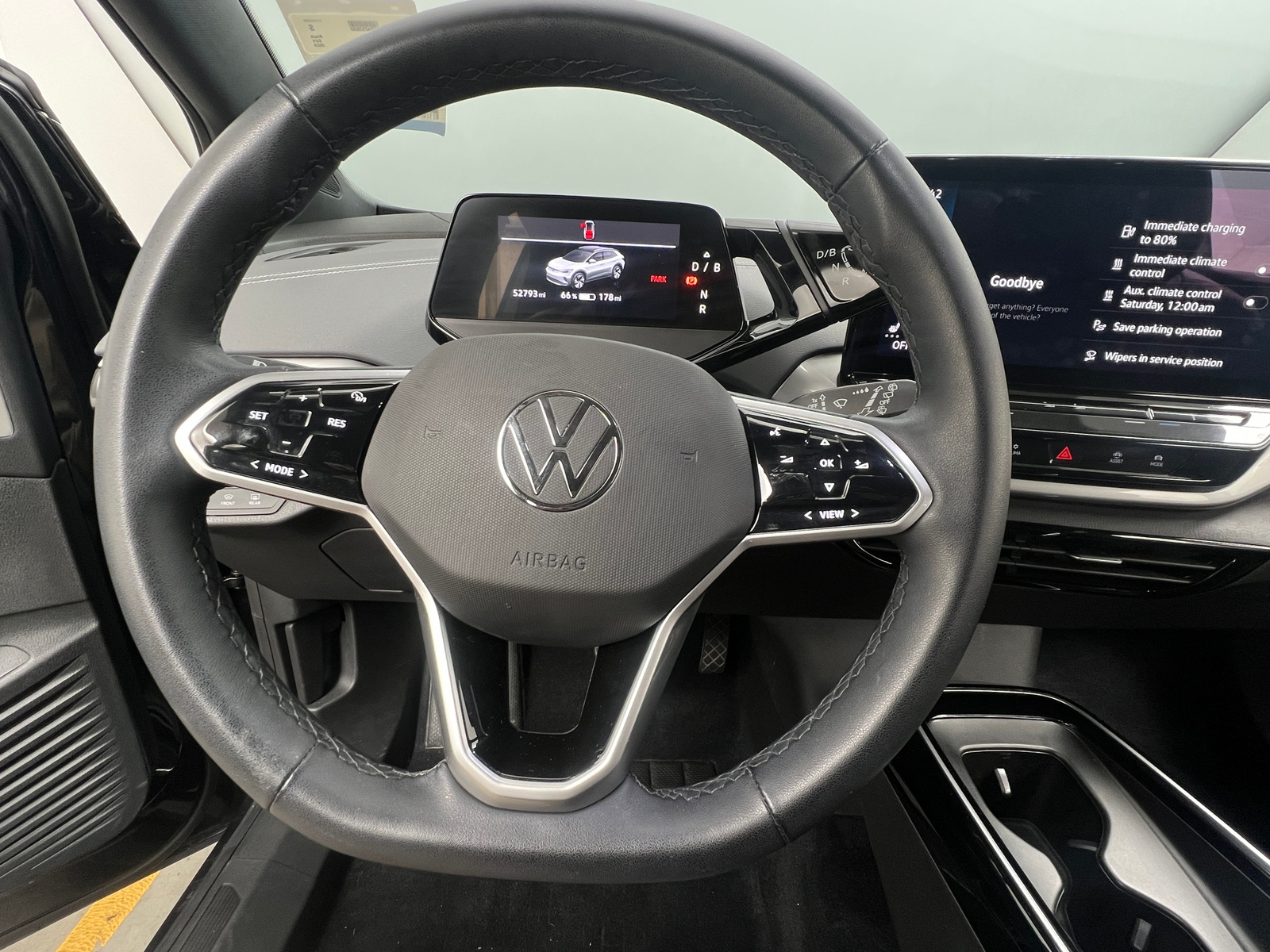 Thumbnail: 2023 Volkswagen ID.4 - 4