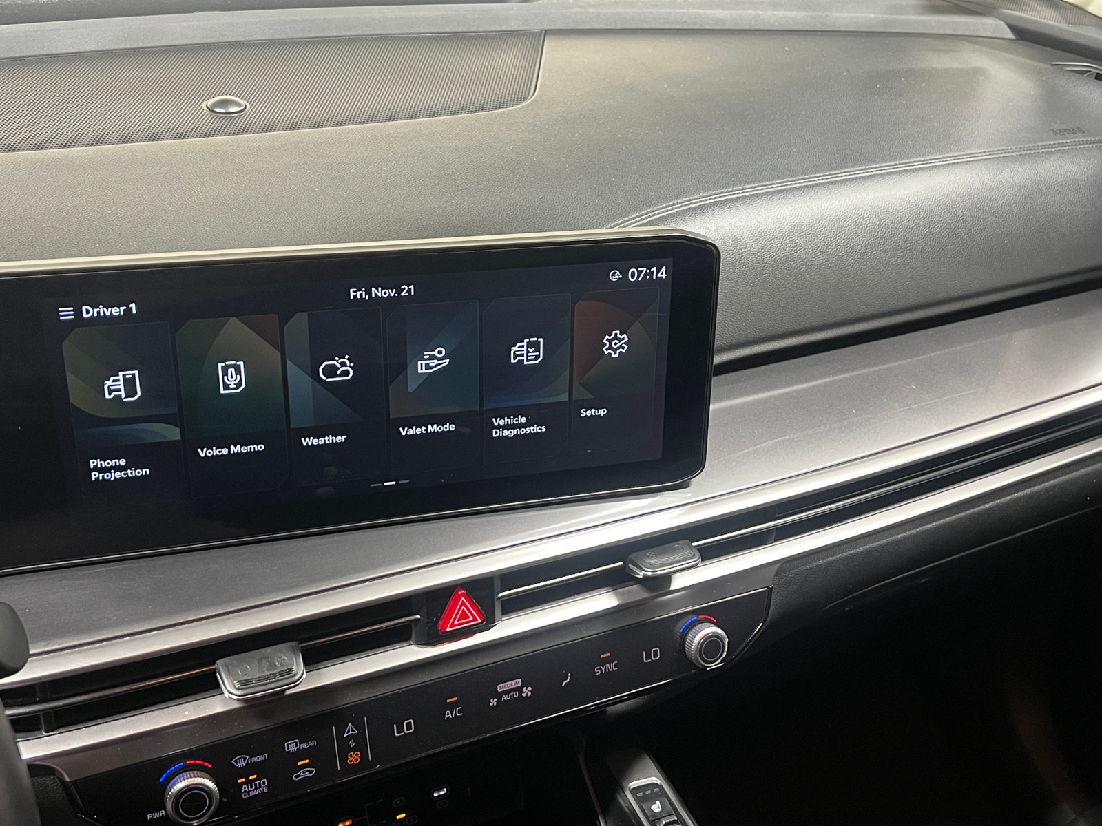 Thumbnail: 2024 Kia Sorento - 3