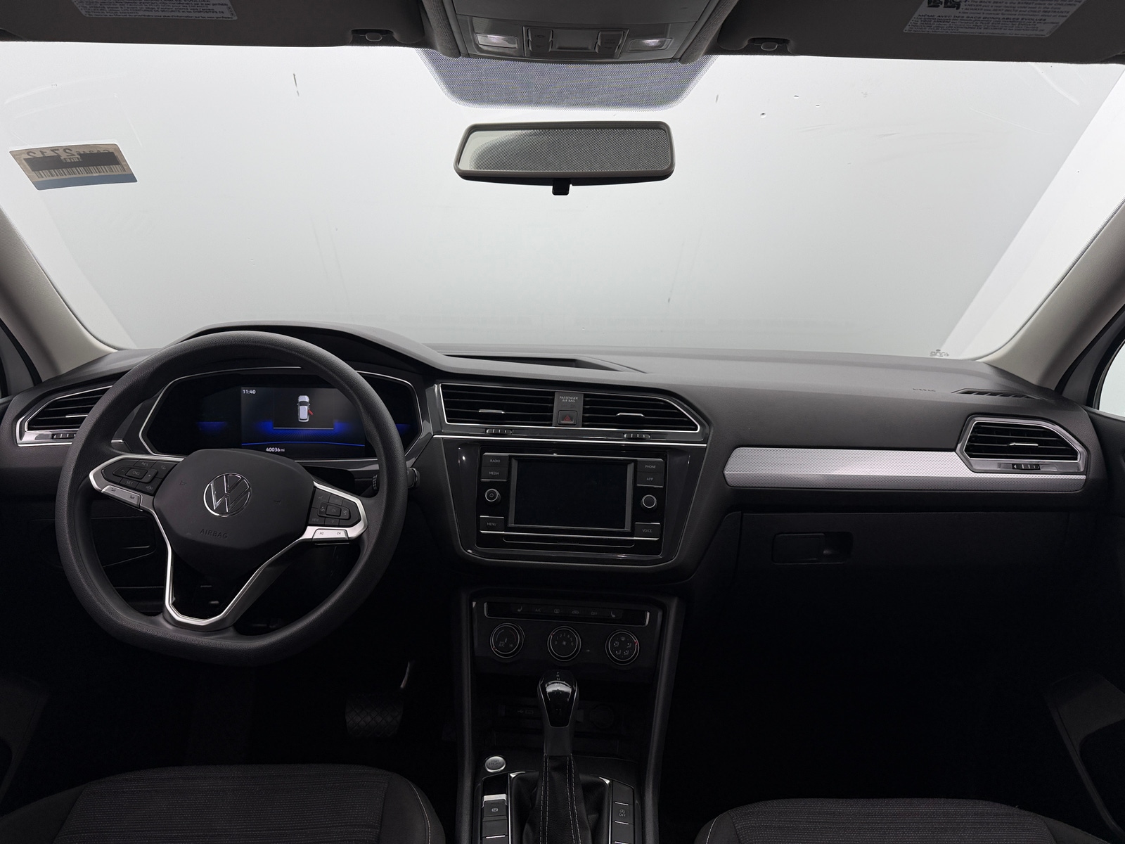 Thumbnail: 2022 Volkswagen Tiguan - 3