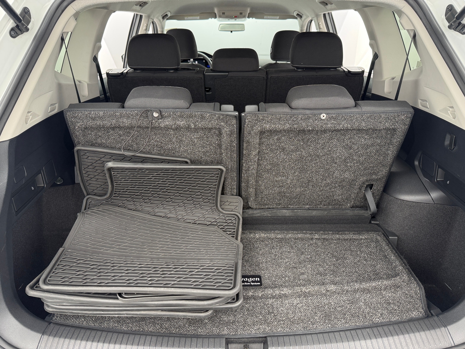 Thumbnail: 2022 Volkswagen Tiguan - 7