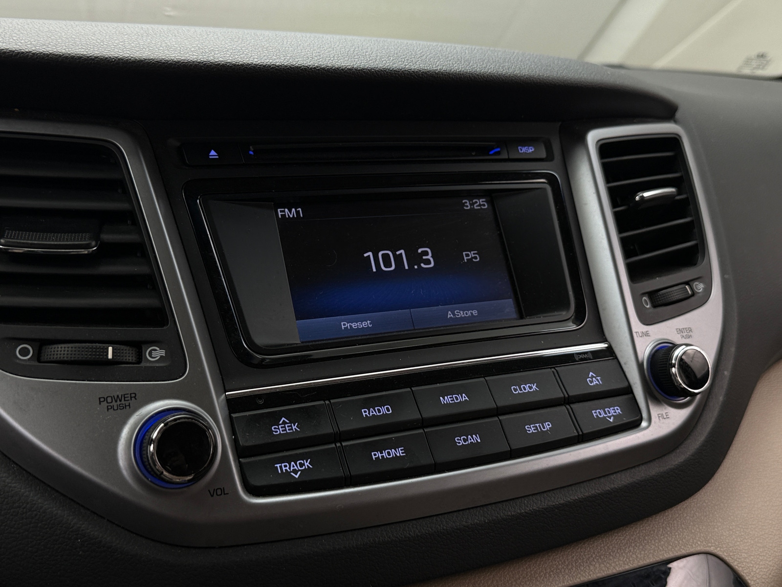 Thumbnail: 2017 Hyundai Tucson - 4