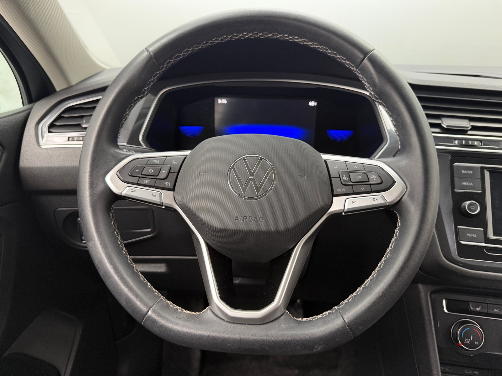 Thumbnail: 2023 Volkswagen Tiguan - 5