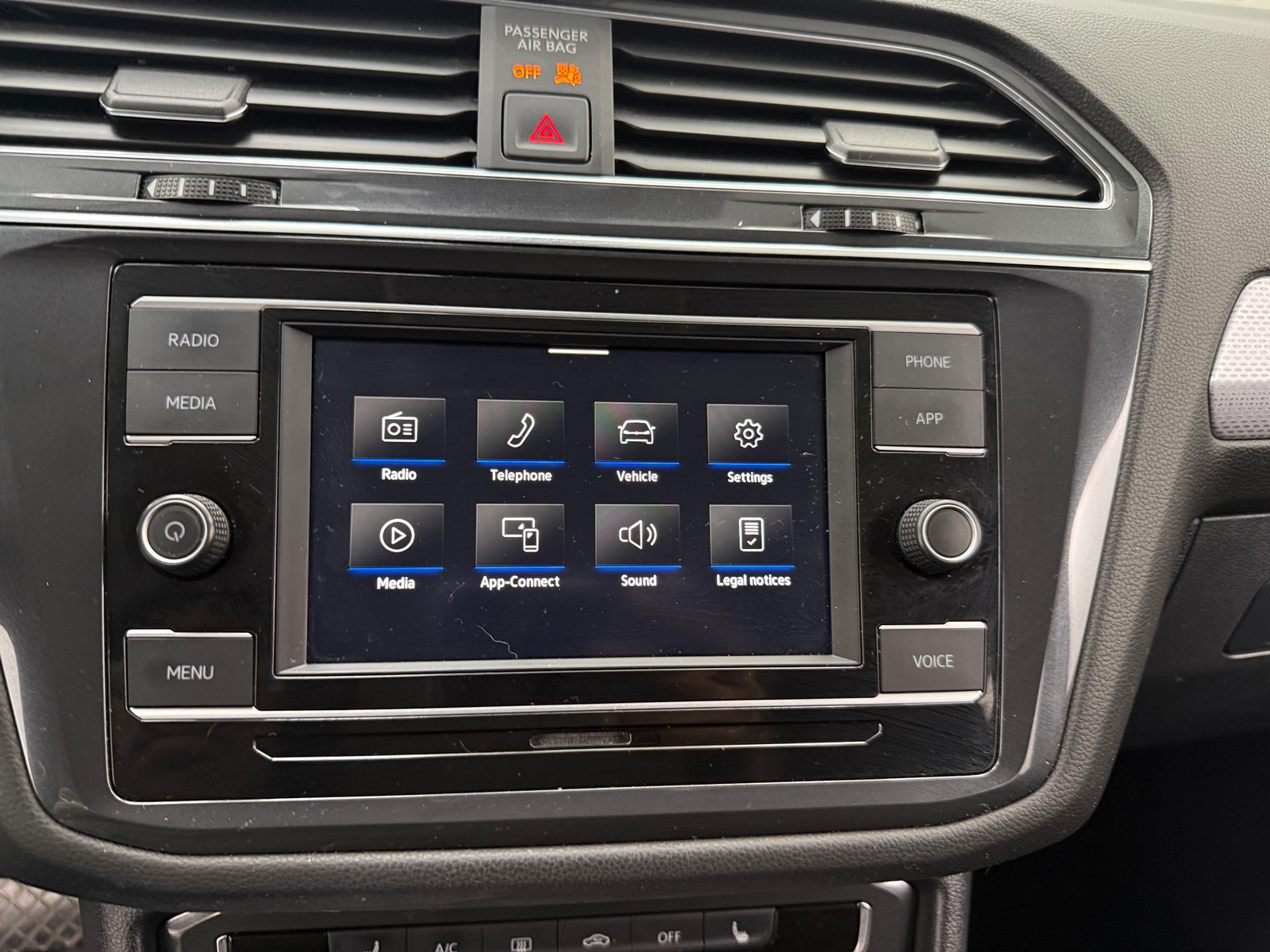 Thumbnail: 2023 Volkswagen Tiguan - 4