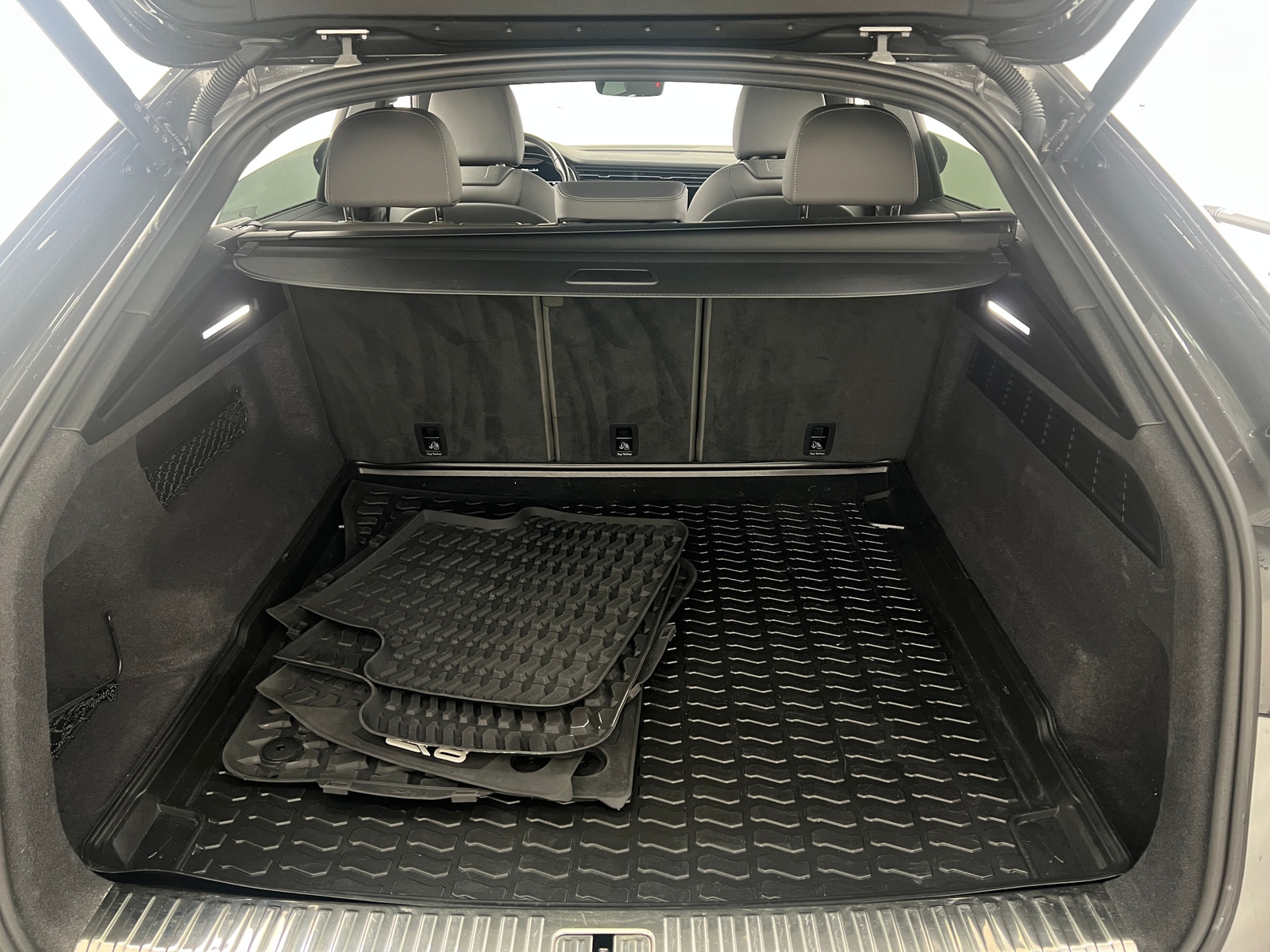 Thumbnail: 2022 Audi Q8 - 6